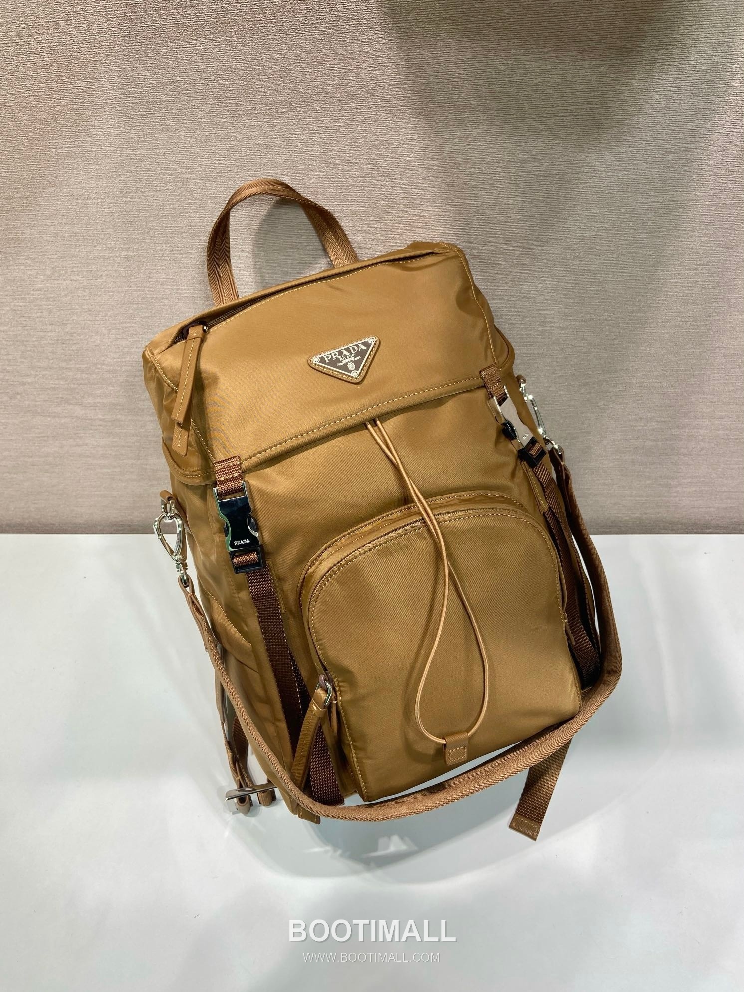Prada Nylon Backpack with Saffiano Leather Trim and Multi Pocket Detail 프라다 나일론 사피아노 트림 멀티포켓 백팩 1BZ039 25cm 3