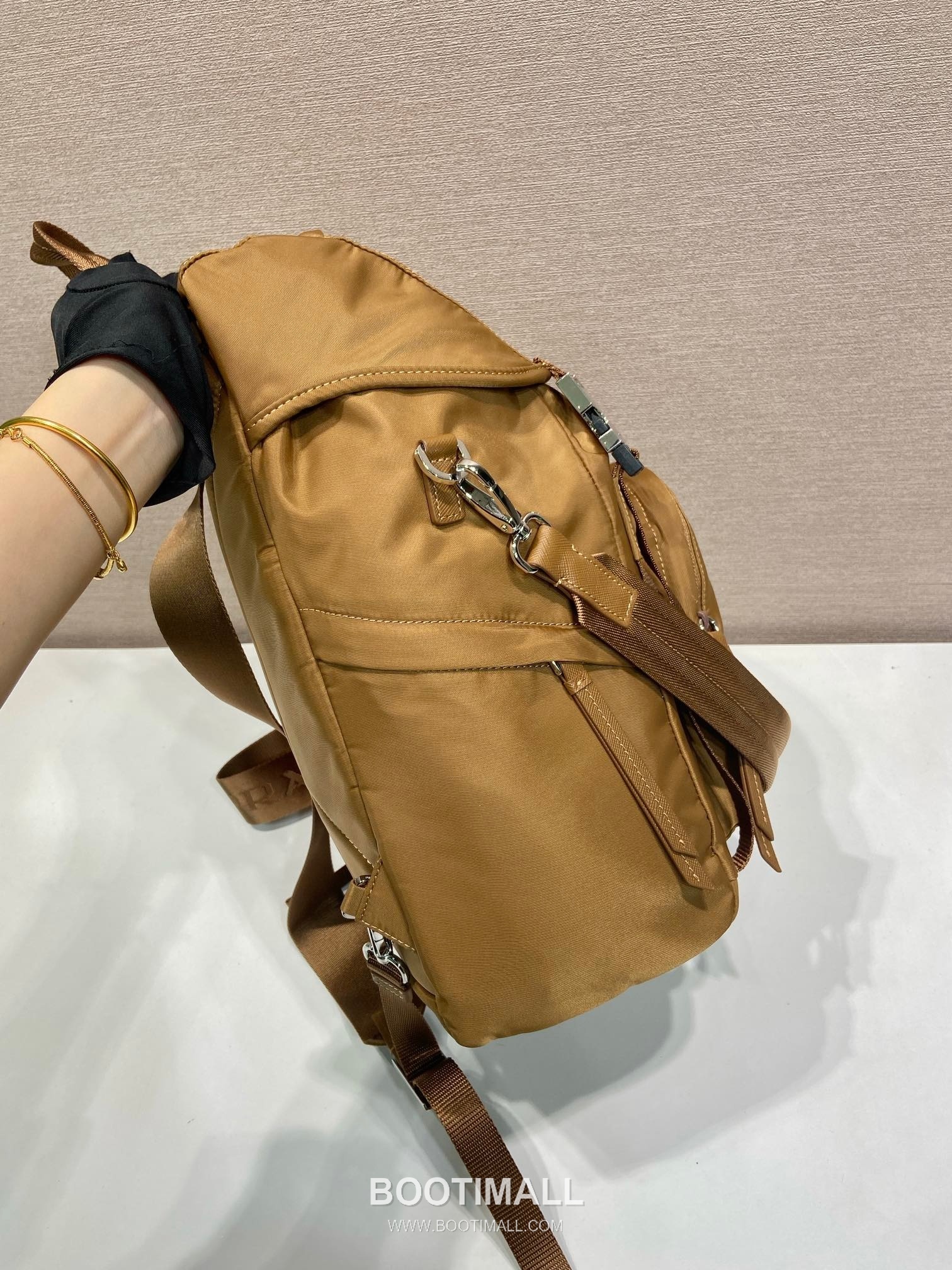 Prada Nylon Backpack with Saffiano Leather Trim and Multi Pocket Detail 프라다 나일론 사피아노 트림 멀티포켓 백팩 1BZ039 25cm 5