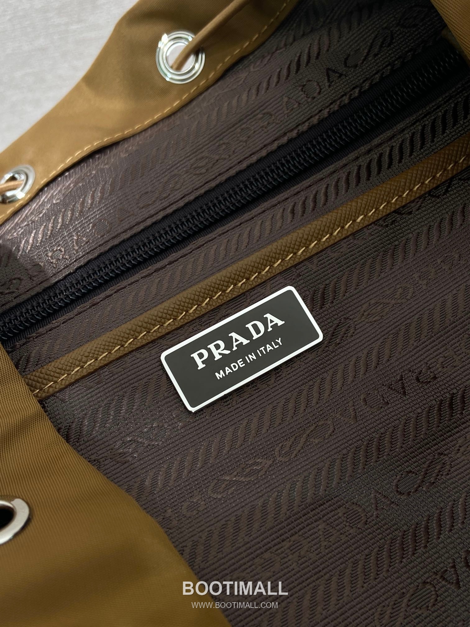 Prada Nylon Backpack with Saffiano Leather Trim and Multi Pocket Detail 프라다 나일론 사피아노 트림 멀티포켓 백팩 1BZ039 25cm 9