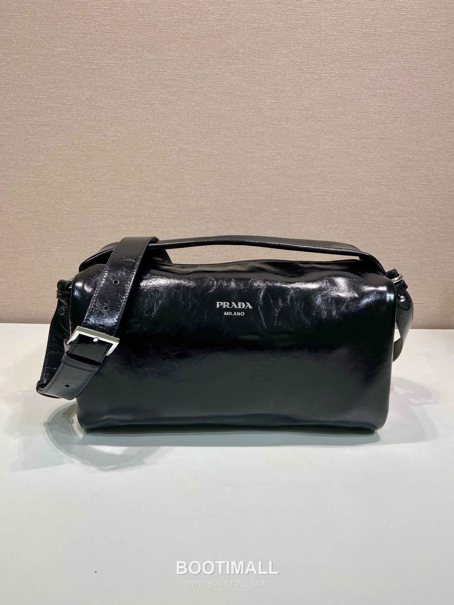 Prada Oiled Wax Calfskin Boston Bag with Metal Logo and Detachable Strap 프라다 오일왁스 카프스킨 메탈로고 스트랩 보스턴백 2VH194 33cm 1