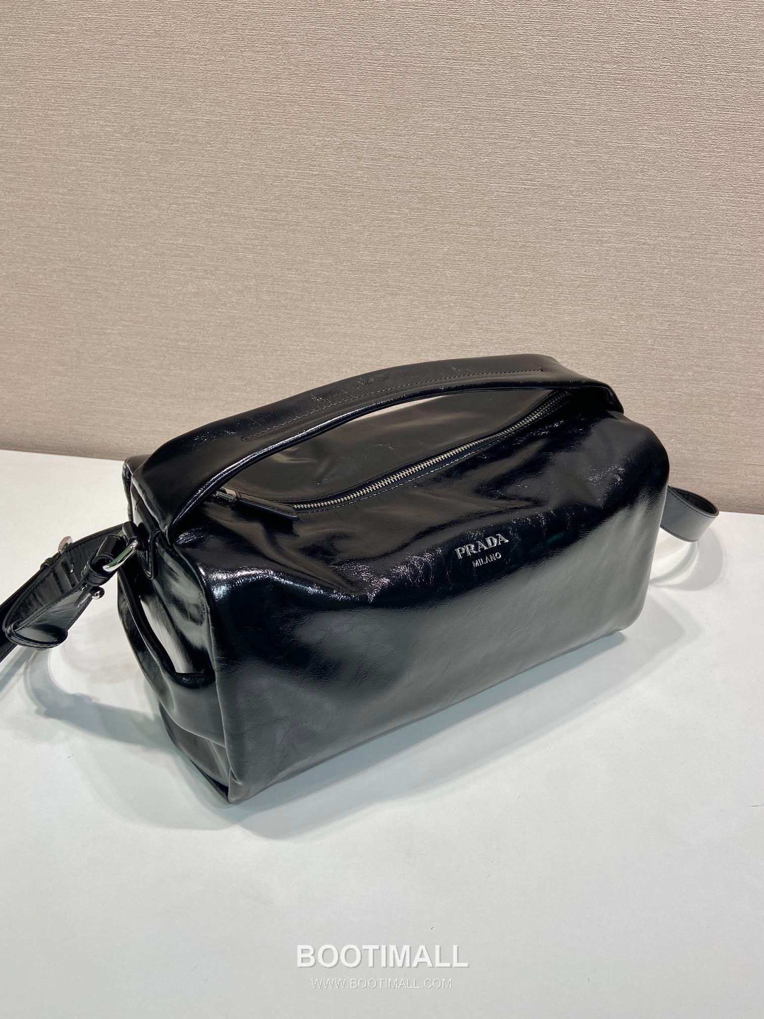 Prada Oiled Wax Calfskin Boston Bag with Metal Logo and Detachable Strap 프라다 오일왁스 카프스킨 메탈로고 스트랩 보스턴백 2VH194 33cm 2