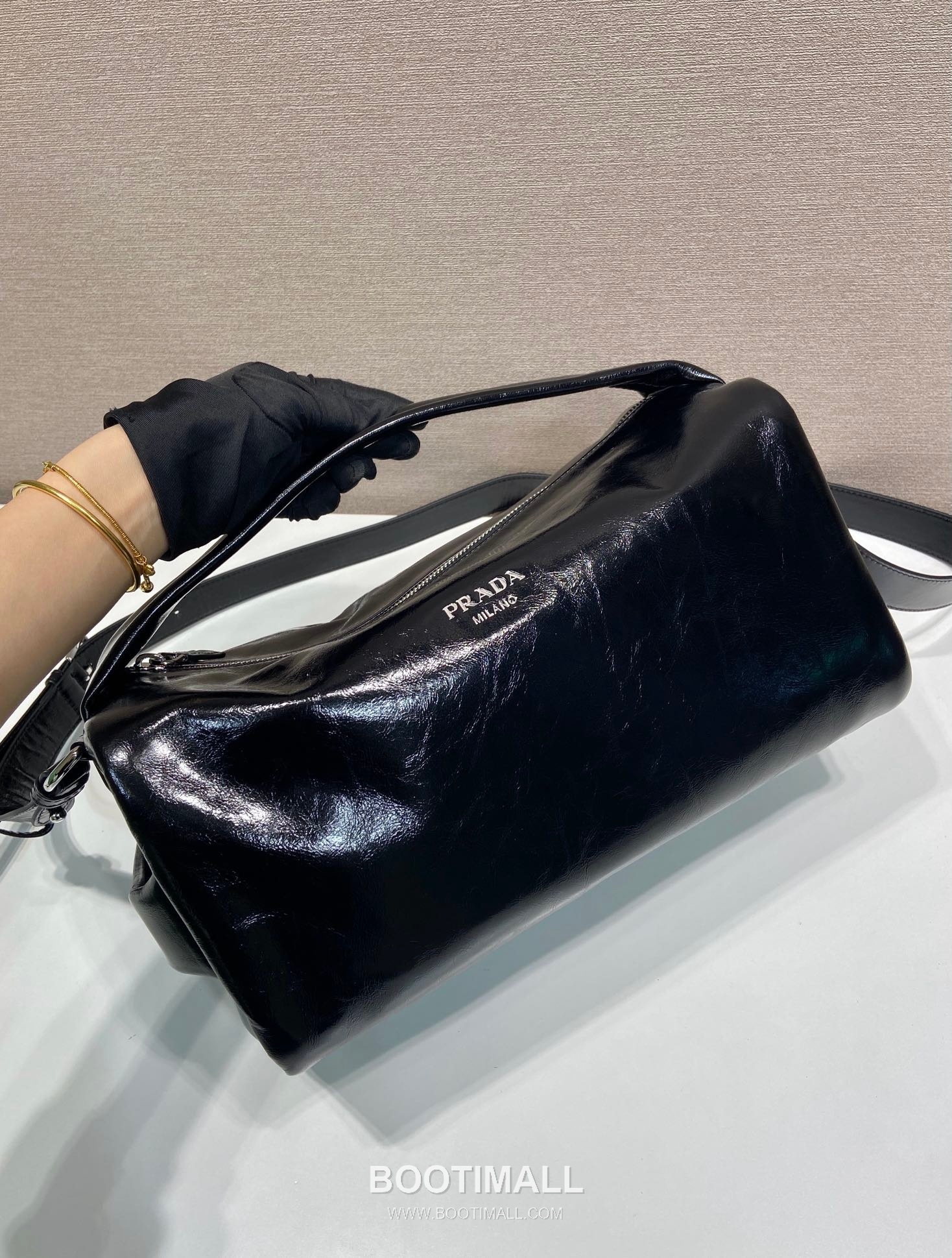 Prada Oiled Wax Calfskin Boston Bag with Metal Logo and Detachable Strap 프라다 오일왁스 카프스킨 메탈로고 스트랩 보스턴백 2VH194 33cm 3