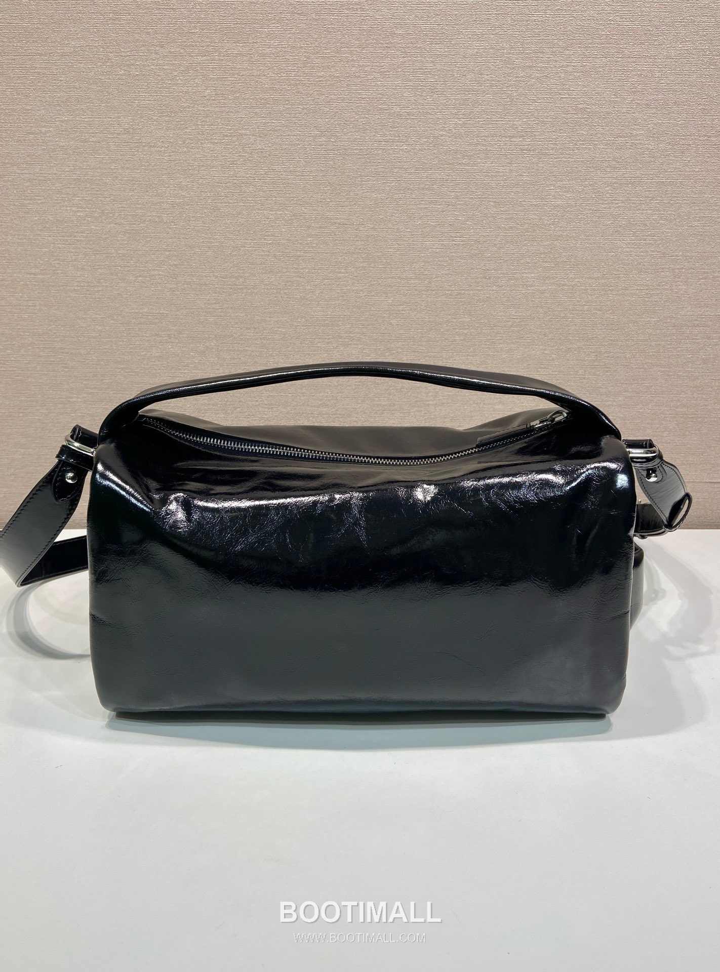 Prada Oiled Wax Calfskin Boston Bag with Metal Logo and Detachable Strap 프라다 오일왁스 카프스킨 메탈로고 스트랩 보스턴백 2VH194 33cm 4