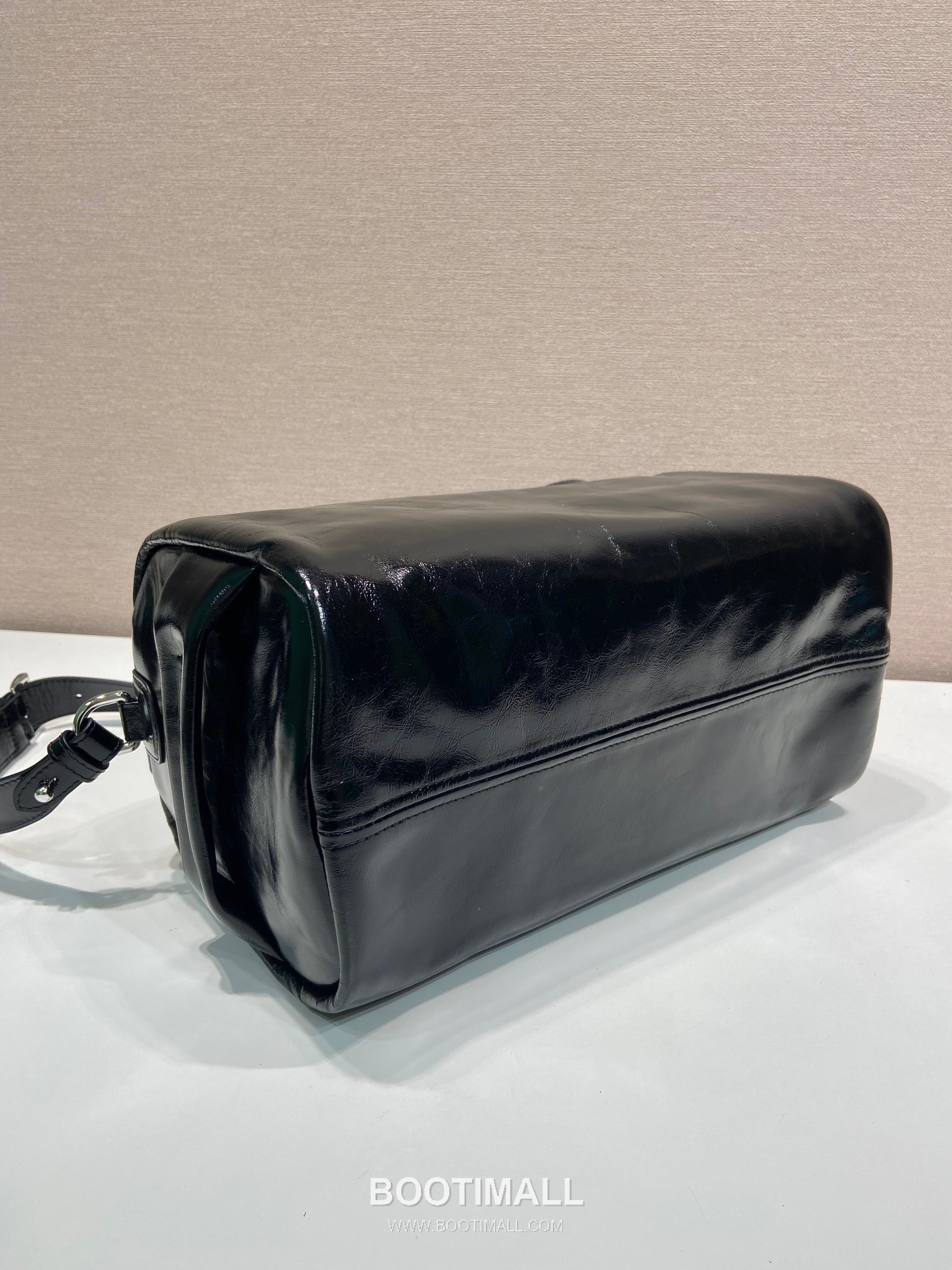 Prada Oiled Wax Calfskin Boston Bag with Metal Logo and Detachable Strap 프라다 오일왁스 카프스킨 메탈로고 스트랩 보스턴백 2VH194 33cm 6