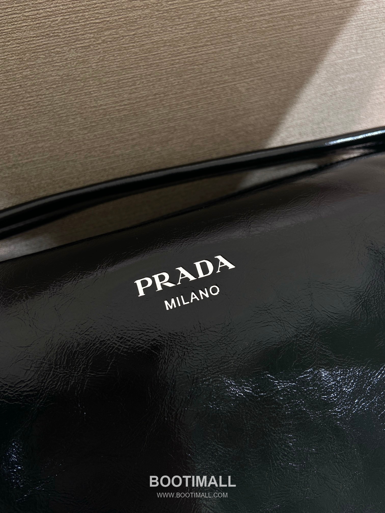 Prada Oiled Wax Calfskin Boston Bag with Metal Logo and Detachable Strap 프라다 오일왁스 카프스킨 메탈로고 스트랩 보스턴백 2VH194 33cm 7