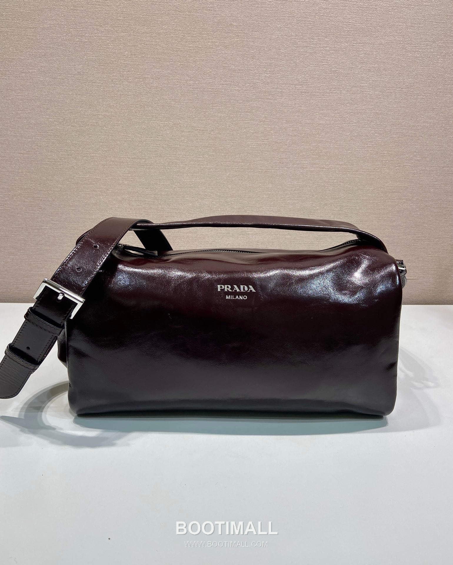 Prada Oiled Wax Calfskin Boston Bag with Metal Logo and Detachable Strap 프라다 오일왁스 카프스킨 메탈로고 스트랩 보스턴백 2VH194 33cm 1