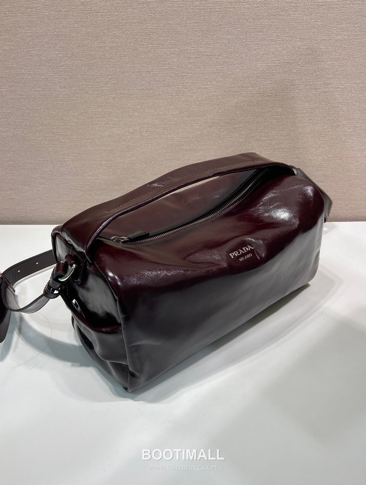 Prada Oiled Wax Calfskin Boston Bag with Metal Logo and Detachable Strap 프라다 오일왁스 카프스킨 메탈로고 스트랩 보스턴백 2VH194 33cm 2