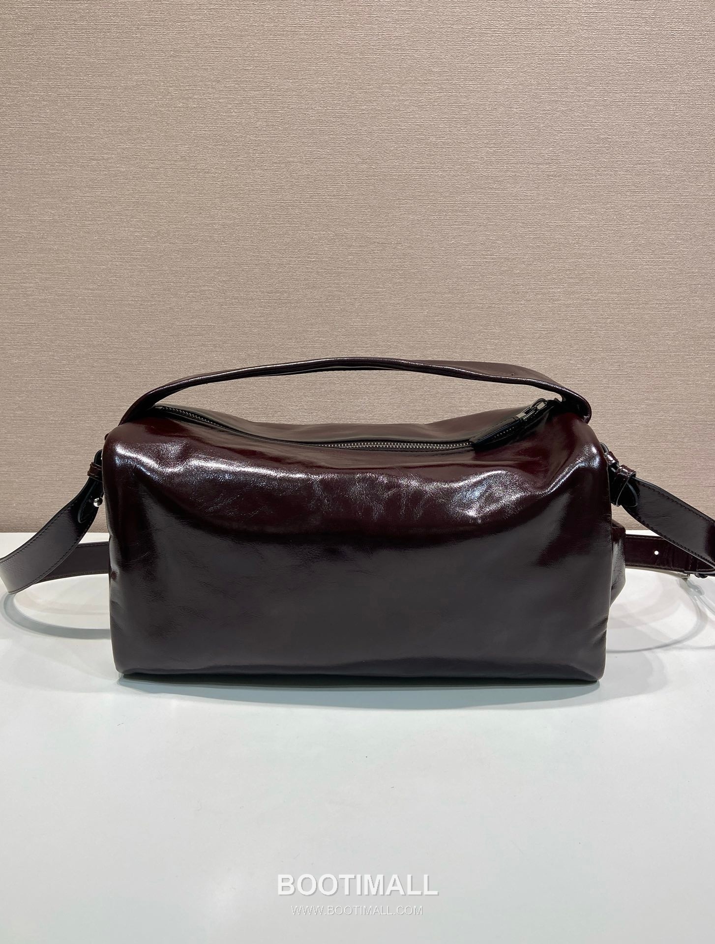 Prada Oiled Wax Calfskin Boston Bag with Metal Logo and Detachable Strap 프라다 오일왁스 카프스킨 메탈로고 스트랩 보스턴백 2VH194 33cm 4
