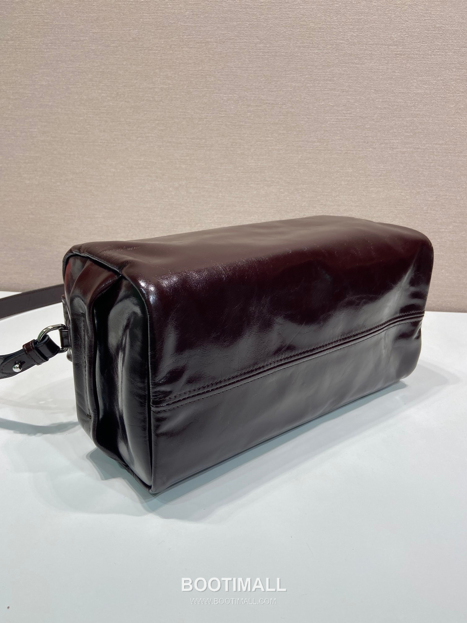 Prada Oiled Wax Calfskin Boston Bag with Metal Logo and Detachable Strap 프라다 오일왁스 카프스킨 메탈로고 스트랩 보스턴백 2VH194 33cm 6