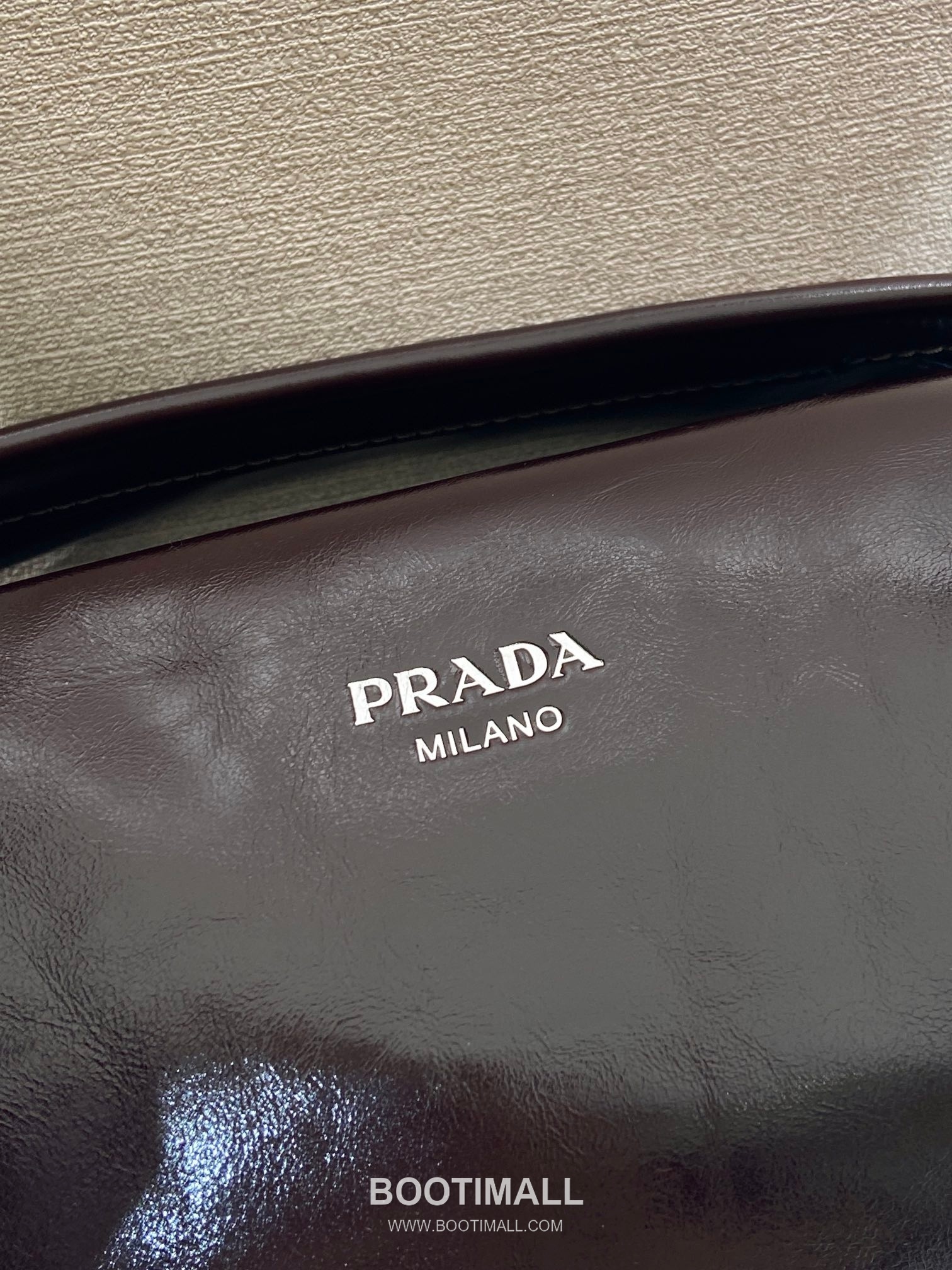 Prada Oiled Wax Calfskin Boston Bag with Metal Logo and Detachable Strap 프라다 오일왁스 카프스킨 메탈로고 스트랩 보스턴백 2VH194 33cm 7
