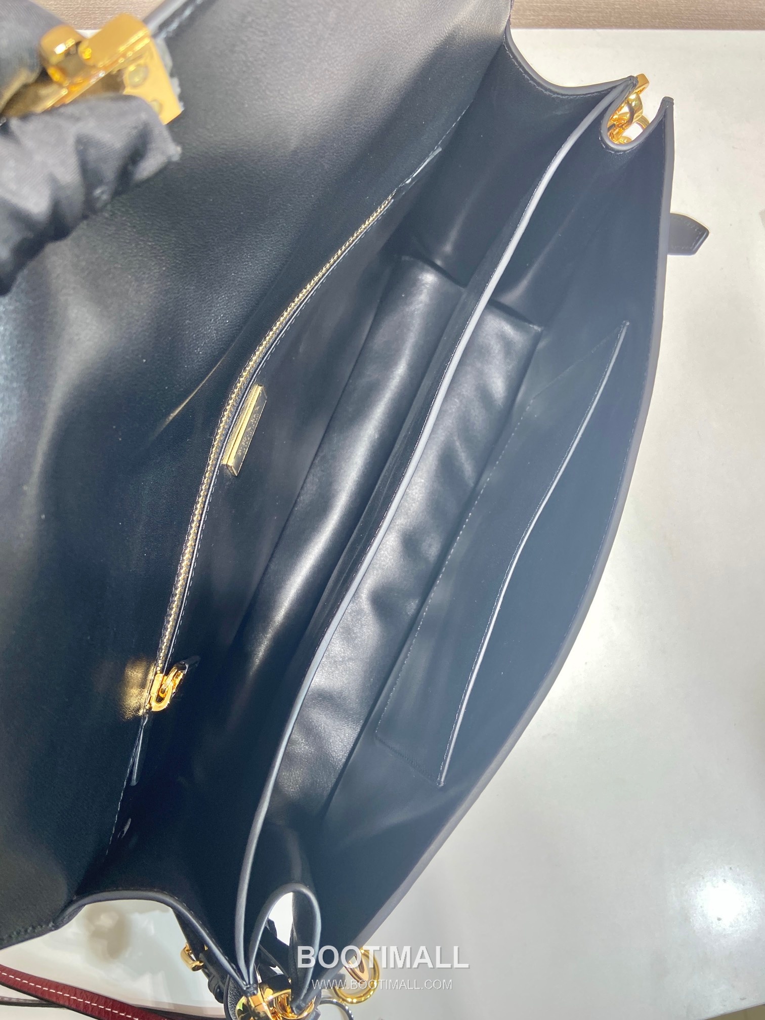 Prada Soft Sound Calfskin Shoulder Bag with Dual Compartment and Charm Detail 프라다 소프트 사운드 카프스킨 더블컴파트먼트 참 숄더백 1BD378 35cm 8