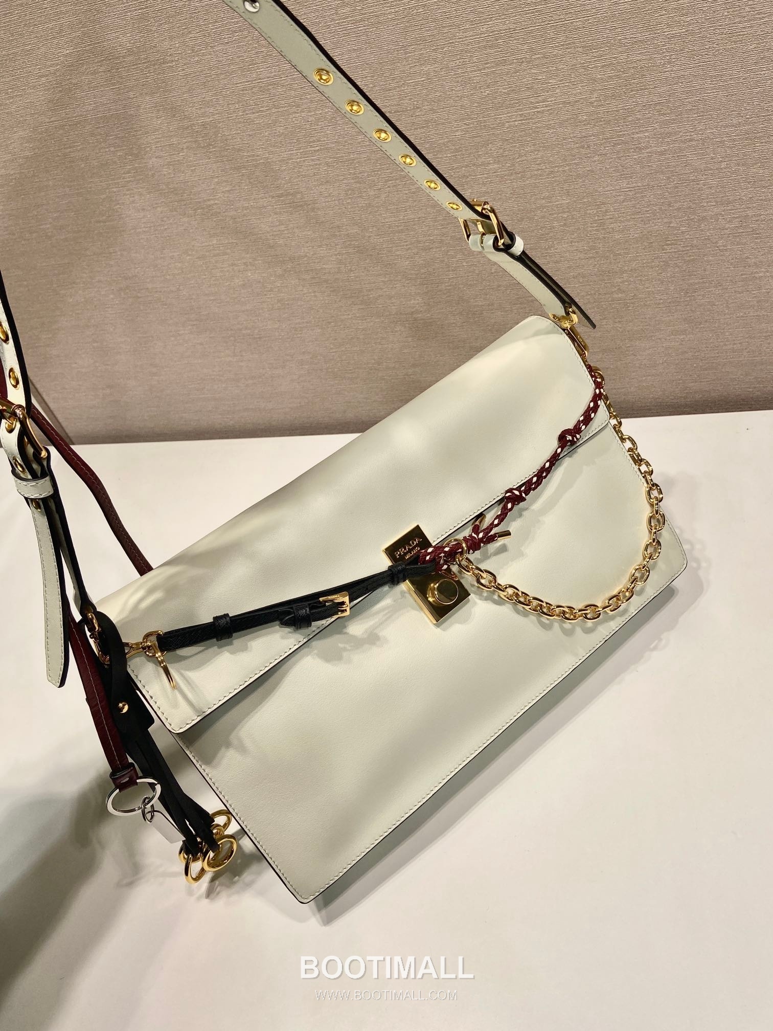 Prada Soft Sound Calfskin Shoulder Bag with Dual Compartment and Charm Detail 프라다 소프트 사운드 카프스킨 더블컴파트먼트 참 숄더백 1BD378 35cm 3
