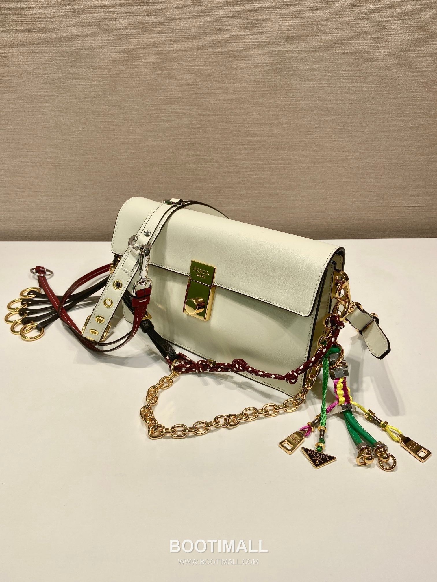 Prada Soft Sound Calfskin Shoulder Bag with Dual Compartment and Charm Detail 프라다 소프트 사운드 카프스킨 더블컴파트먼트 참 숄더백 1BD379 24cm 3