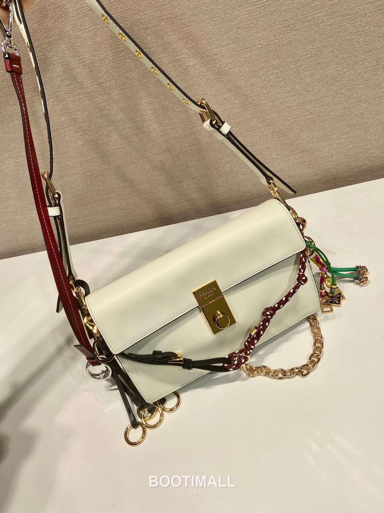 Prada Soft Sound Calfskin Shoulder Bag with Dual Compartment and Charm Detail 프라다 소프트 사운드 카프스킨 더블컴파트먼트 참 숄더백 1BD379 24cm 4