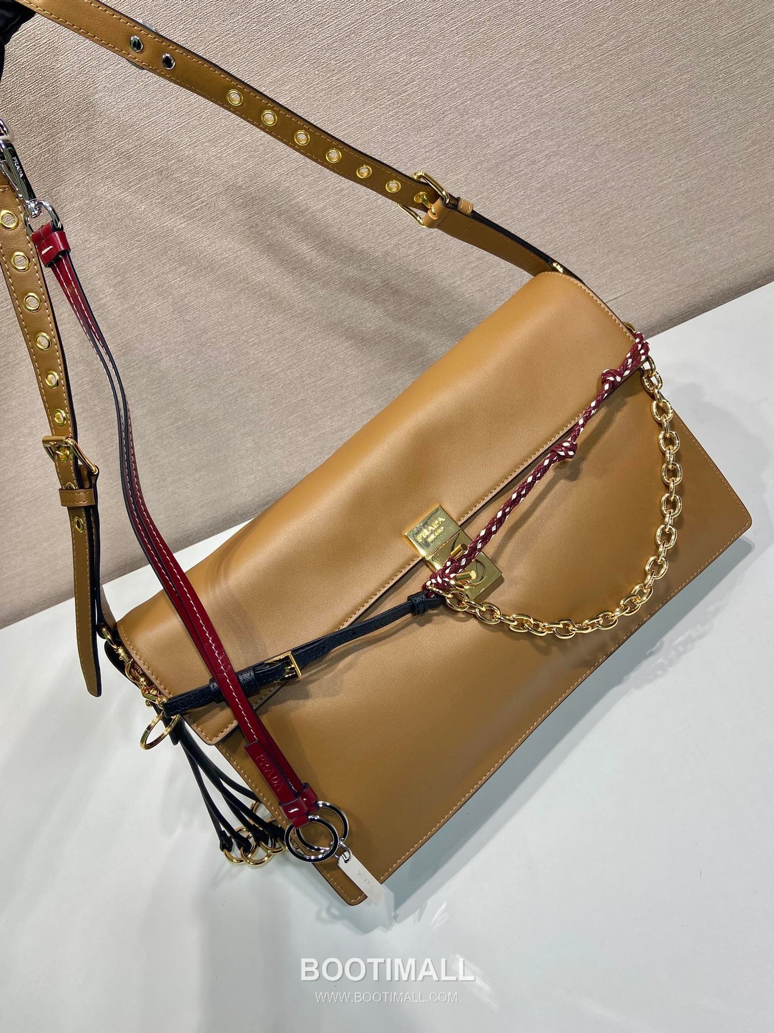 Prada Soft Sound Calfskin Shoulder Bag with Dual Compartment and Charm Detail 프라다 소프트 사운드 카프스킨 더블컴파트먼트 참 숄더백 1BD378 35cm 4