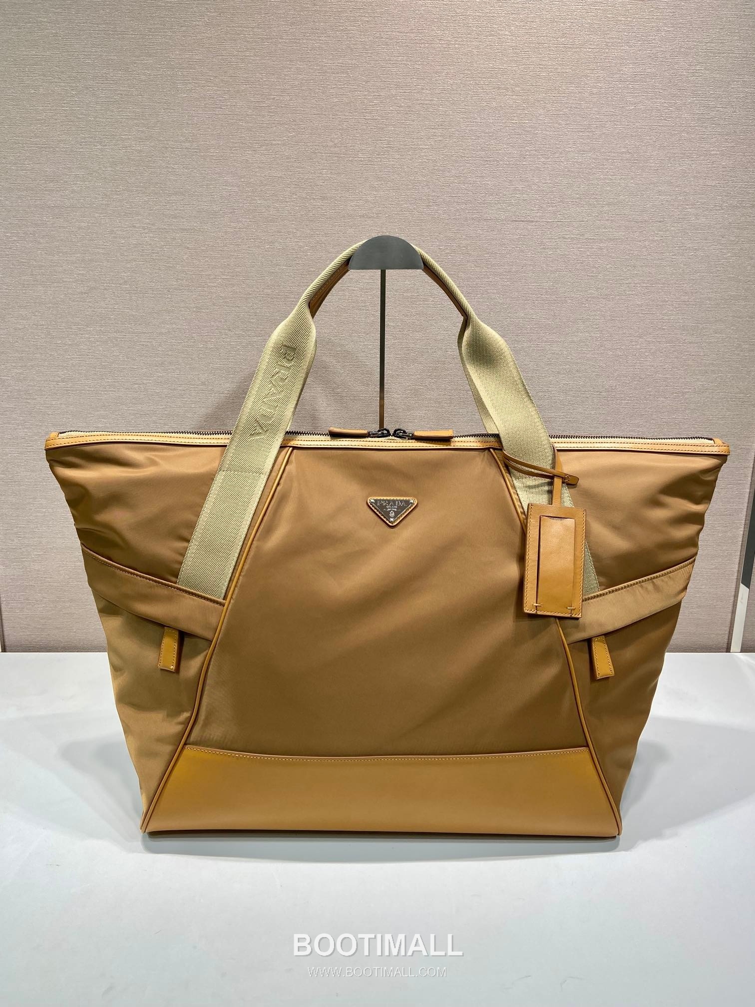 Prada Nylon Travel Tote Bag with Calfskin Trim and Cargo Pocket Detail 프라다 나일론 카프스킨 트림 카고포켓 여행용 토트백 2VC040 44.5cm 2