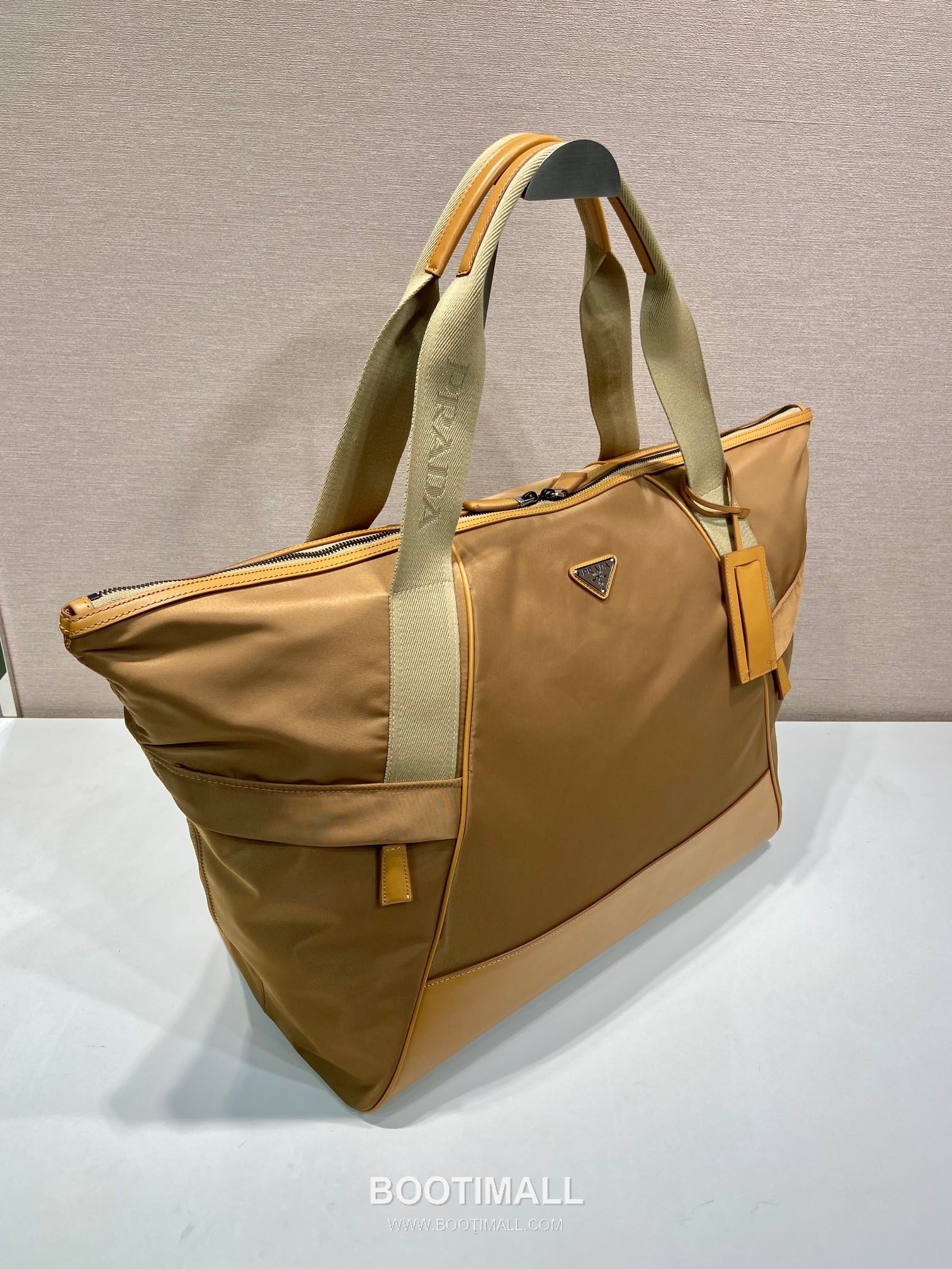 Prada Nylon Travel Tote Bag with Calfskin Trim and Cargo Pocket Detail 프라다 나일론 카프스킨 트림 카고포켓 여행용 토트백 2VC040 44.5cm 3