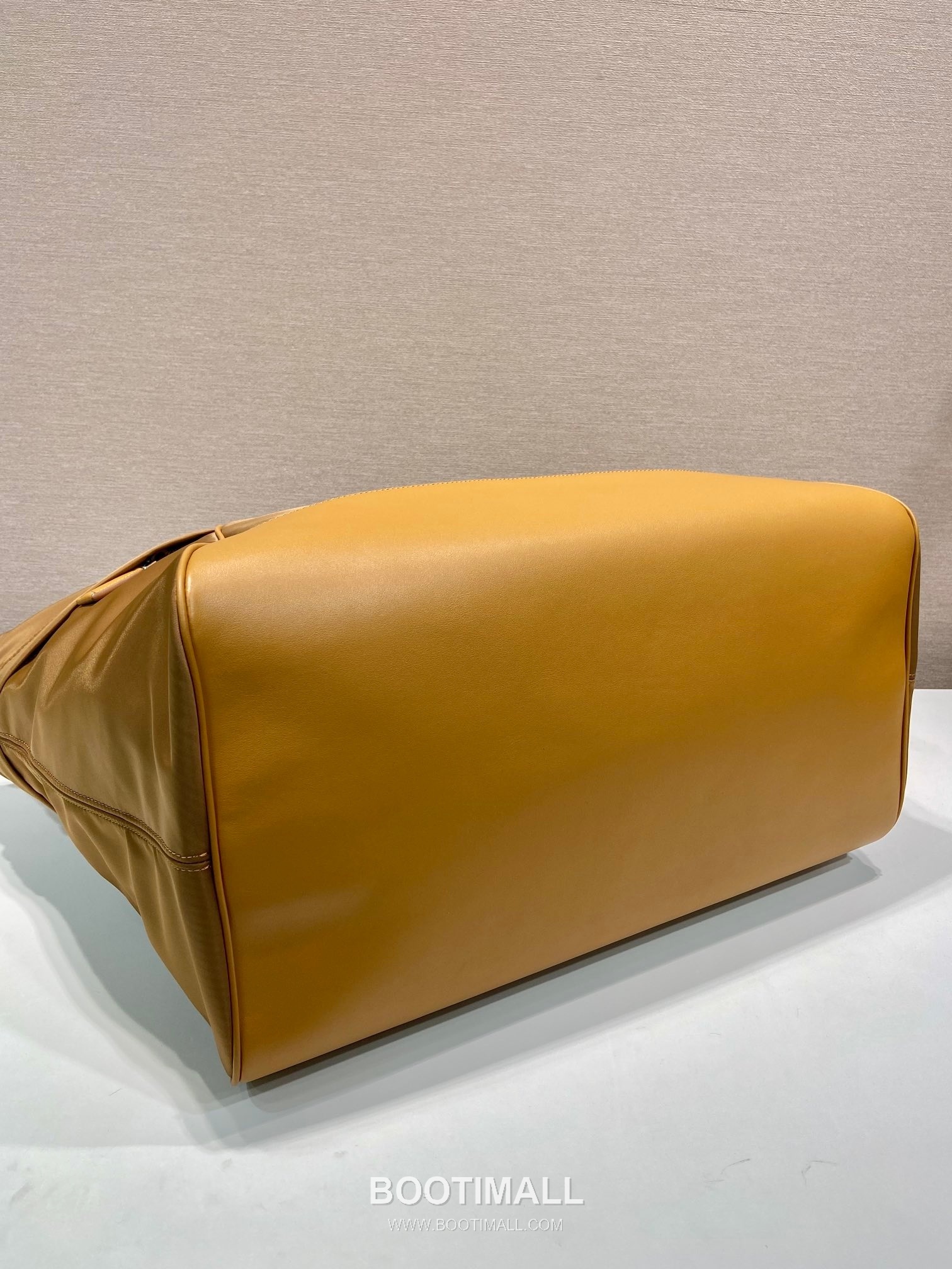 Prada Nylon Travel Tote Bag with Calfskin Trim and Cargo Pocket Detail 프라다 나일론 카프스킨 트림 카고포켓 여행용 토트백 2VC040 44.5cm 6