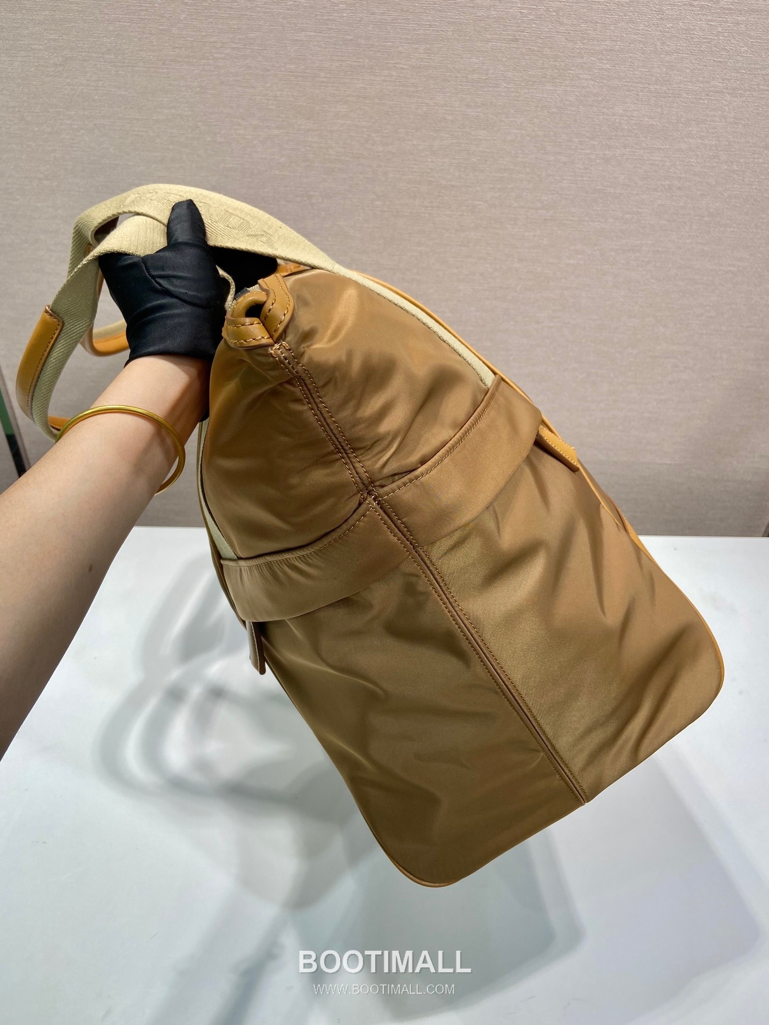 Prada Nylon Travel Tote Bag with Calfskin Trim and Cargo Pocket Detail 프라다 나일론 카프스킨 트림 카고포켓 여행용 토트백 2VC040 44.5cm 7