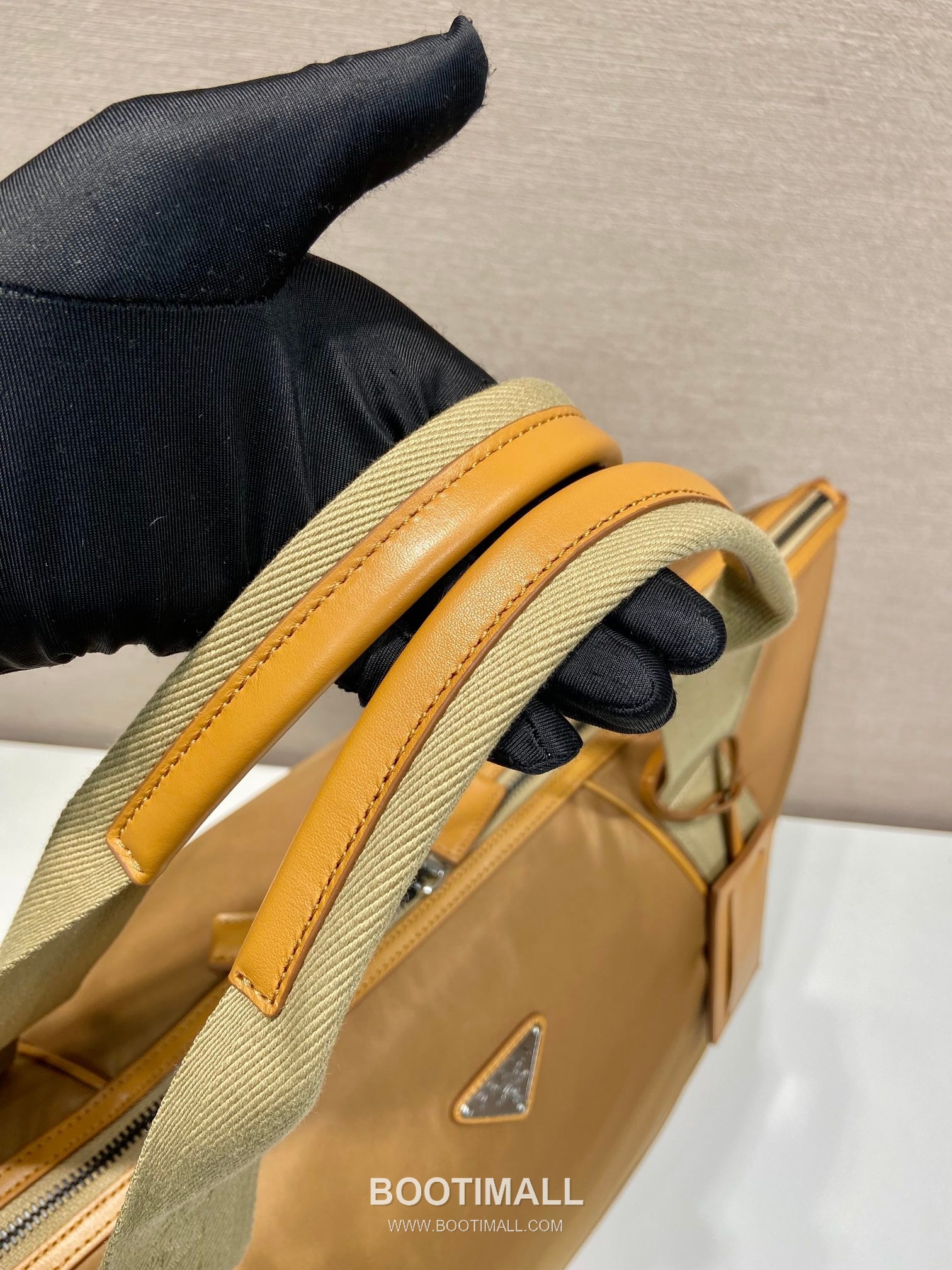 Prada Nylon Travel Tote Bag with Calfskin Trim and Cargo Pocket Detail 프라다 나일론 카프스킨 트림 카고포켓 여행용 토트백 2VC040 44.5cm 8