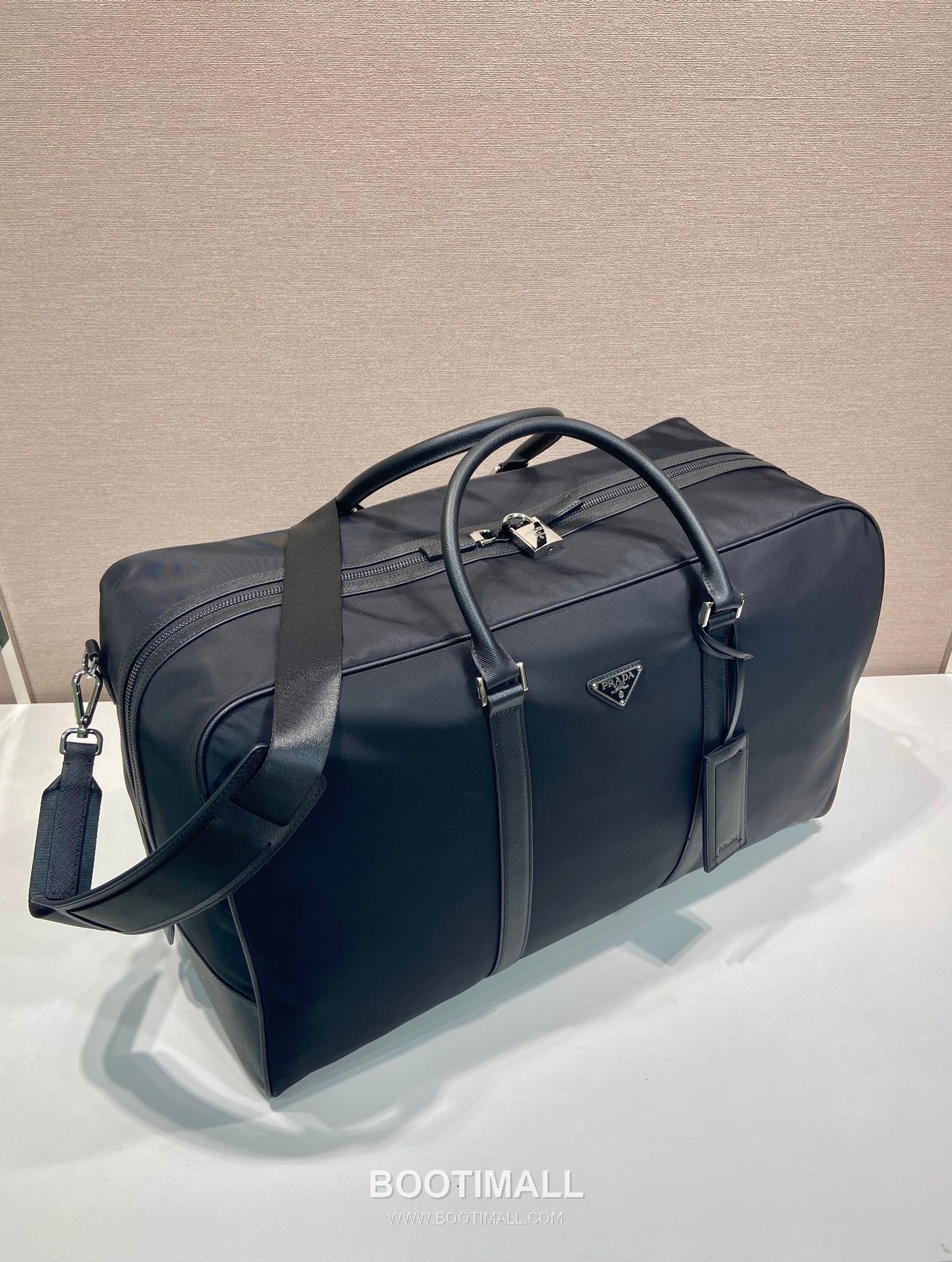Prada Re-Nylon Travel Duffle Bag with Saffiano Leather Trim and Triangle Logo 프라다 리나일론 사피아노 트림 삼각로고 더플백 2VC013 55cm 2