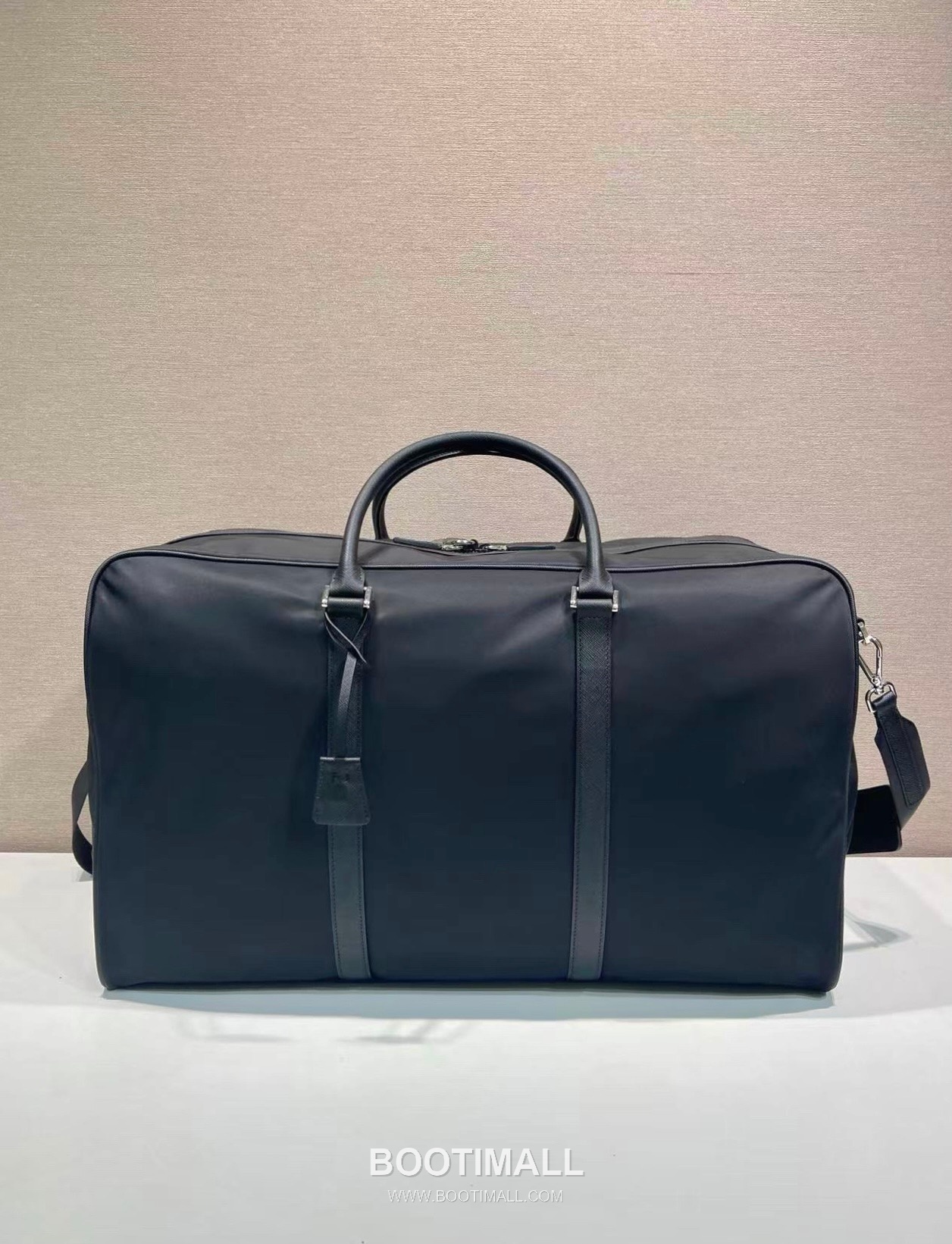 Prada Re-Nylon Travel Duffle Bag with Saffiano Leather Trim and Triangle Logo 프라다 리나일론 사피아노 트림 삼각로고 더플백 2VC013 55cm 3