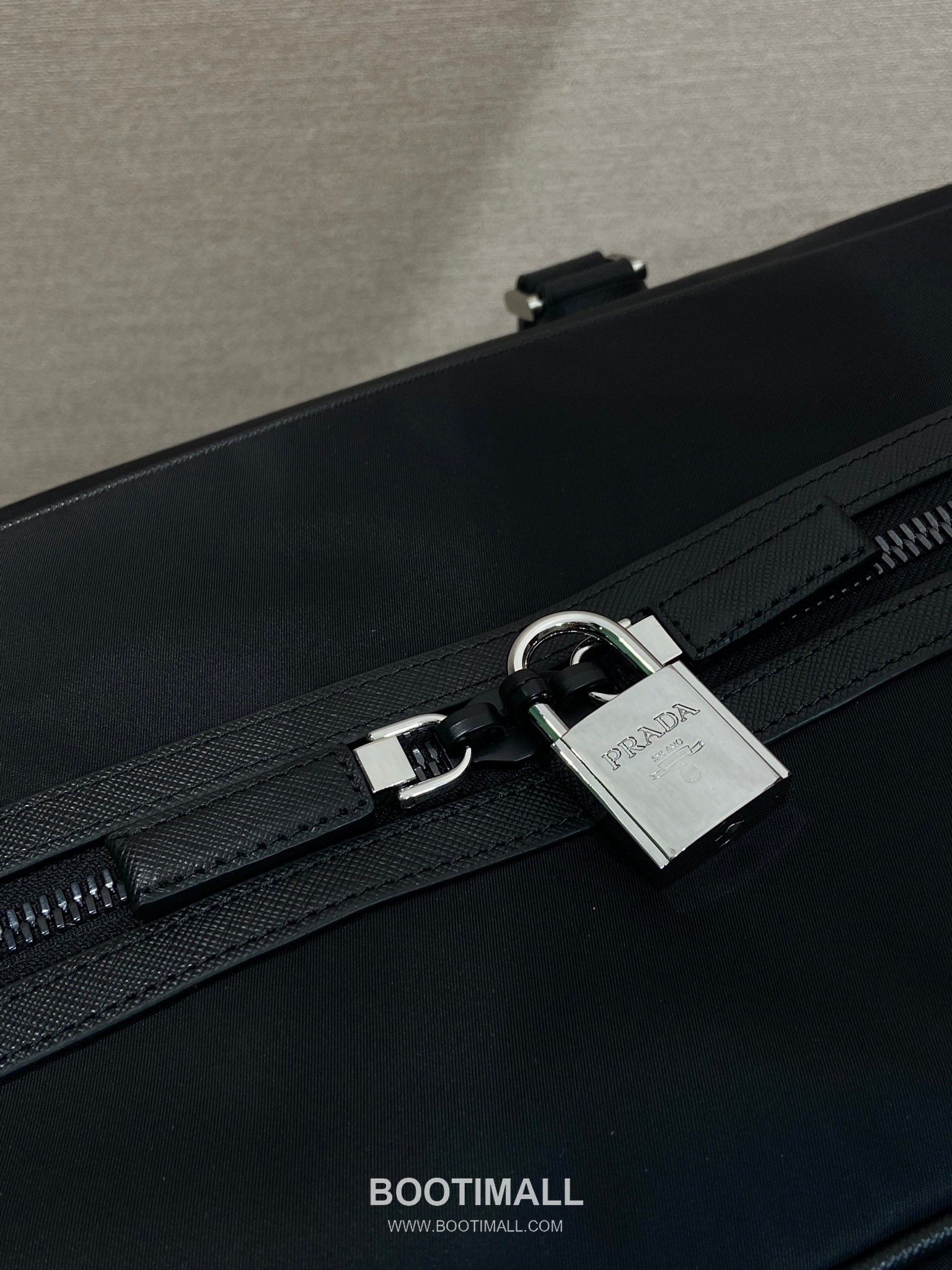 Prada Re-Nylon Travel Duffle Bag with Saffiano Leather Trim and Triangle Logo 프라다 리나일론 사피아노 트림 삼각로고 더플백 2VC013 55cm 7