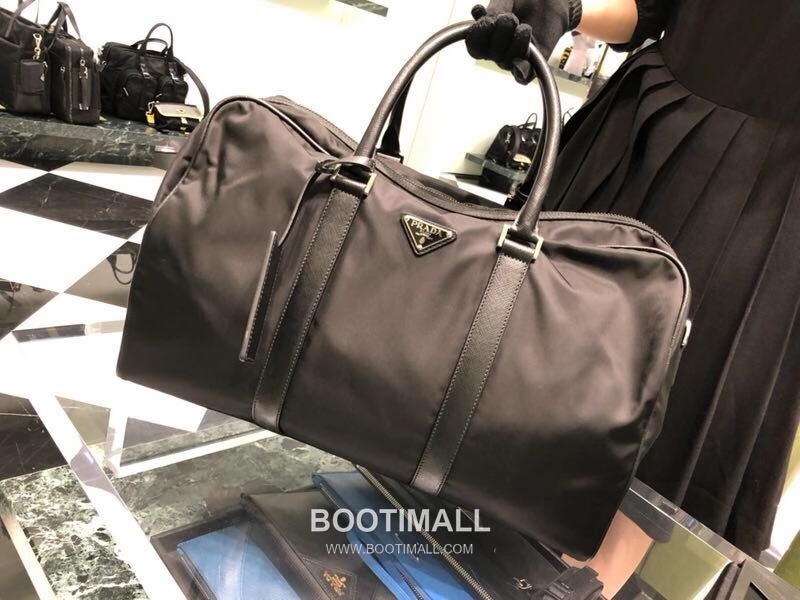 Prada Parachute Nylon Travel Duffle Bag with Triangle Metal Logo 프라다 패러슈트 나일론 삼각메탈로고 더플백 1V19S 48cm 1