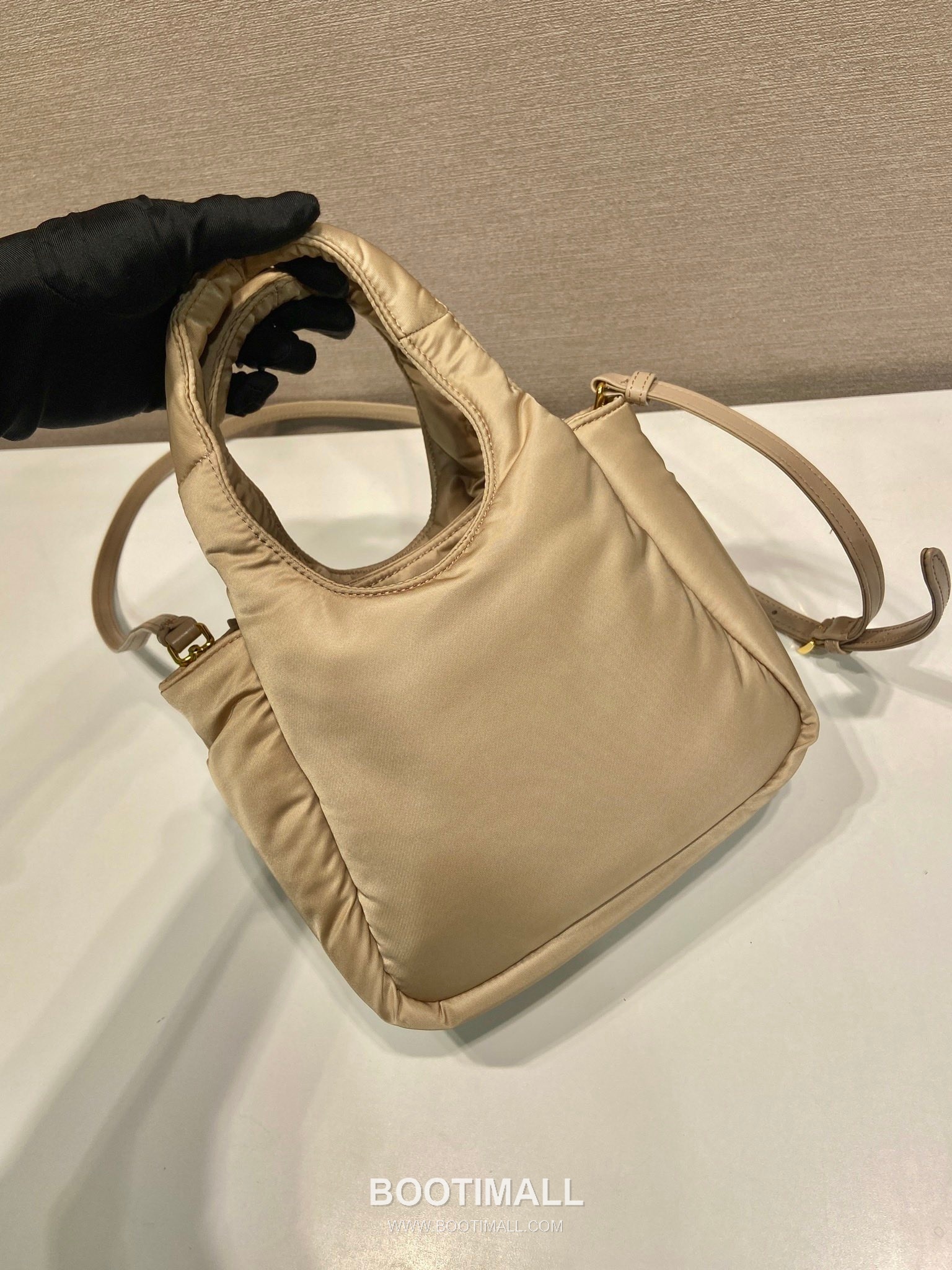 Prada Padded Nylon and Lambskin Bucket Bag with Oversize Bow Detail 프라다 패디드 나일론 램스킨 오버사이즈 보우 버킷백 1BA359 18cm 4