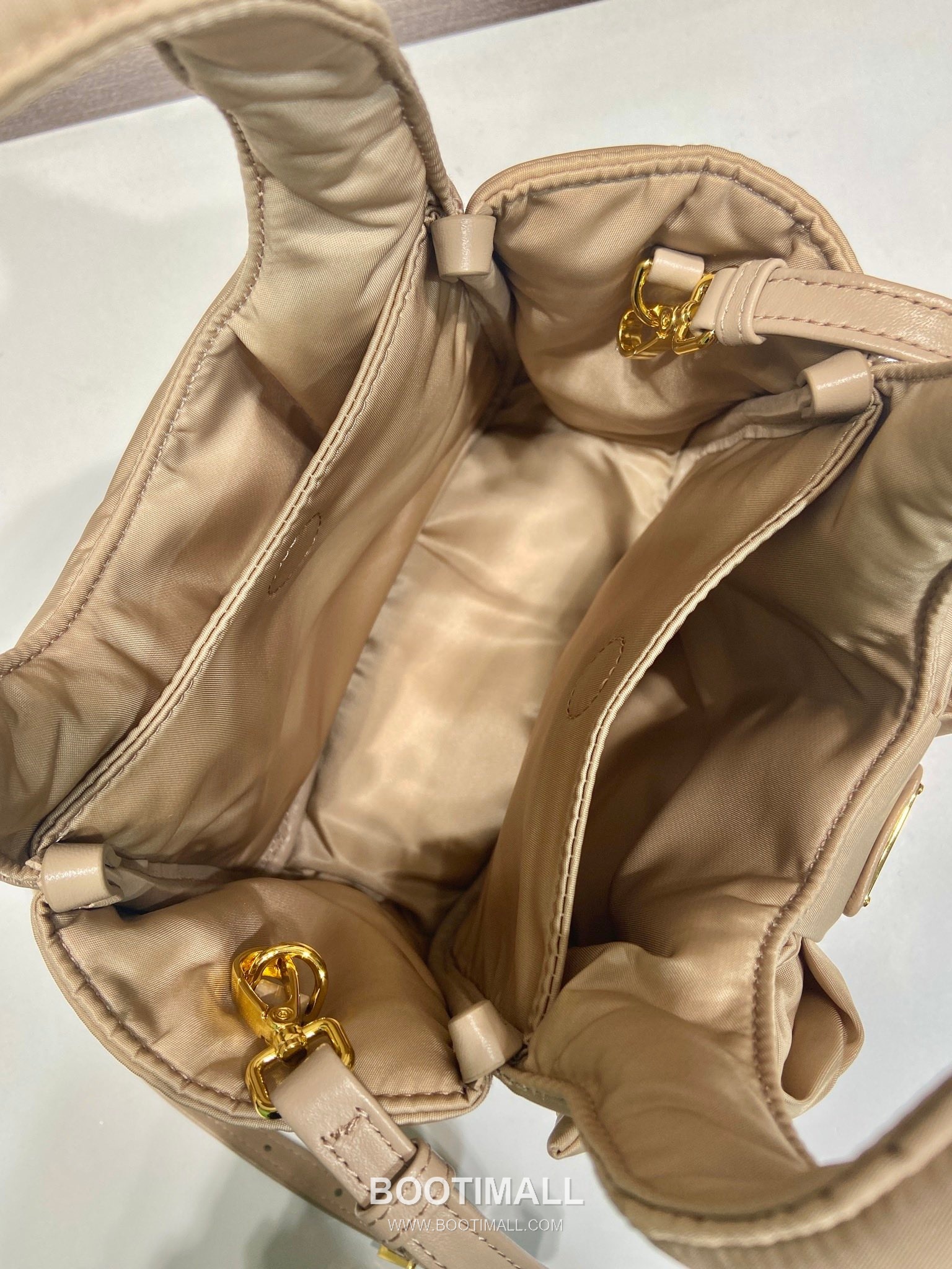 Prada Padded Nylon and Lambskin Bucket Bag with Oversize Bow Detail 프라다 패디드 나일론 램스킨 오버사이즈 보우 버킷백 1BA359 18cm 8