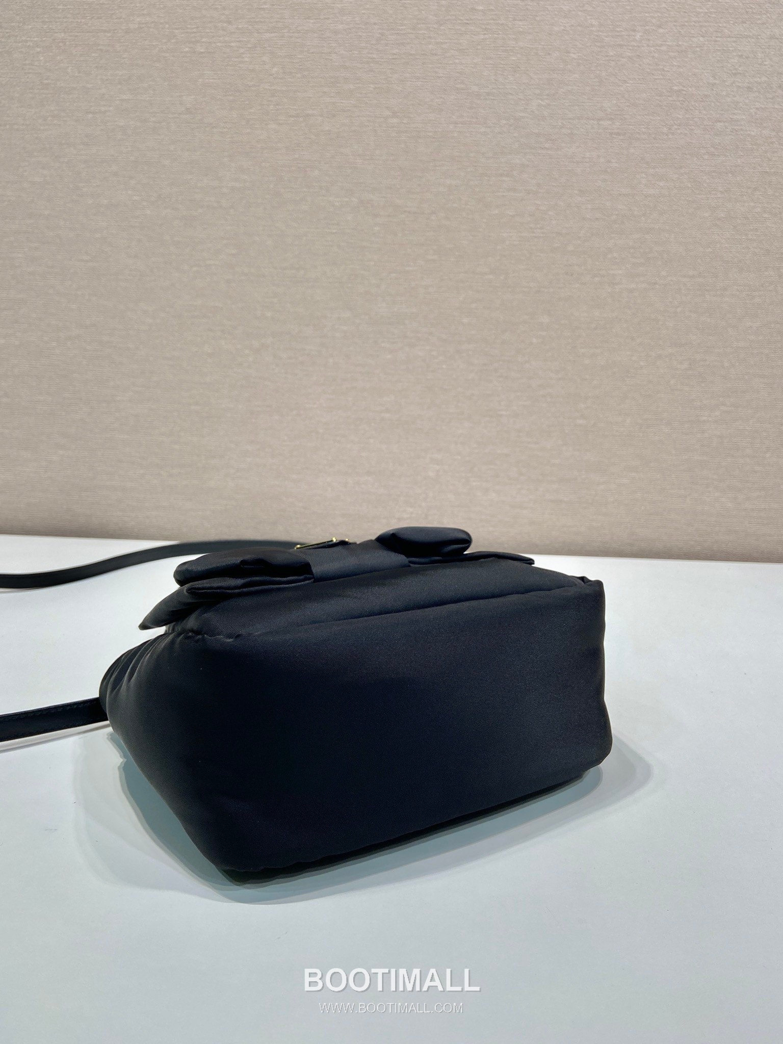 Prada Padded Nylon and Lambskin Bucket Bag with Oversize Bow Detail 프라다 패디드 나일론 램스킨 오버사이즈 보우 버킷백 1BA359 18cm 6