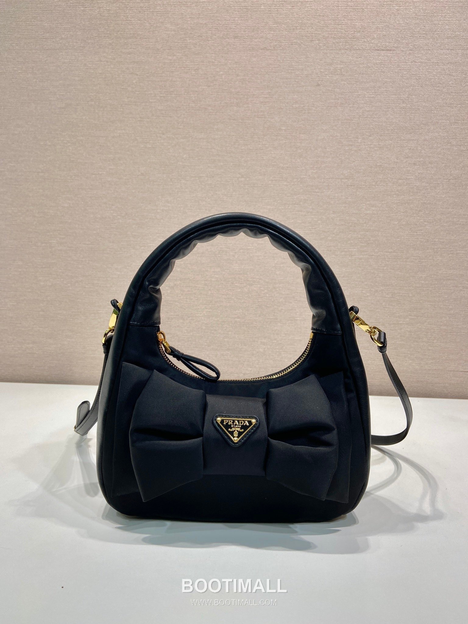 Prada Padded Nylon and Lambskin Bucket Bag with Oversize Bow Detail 프라다 패디드 나일론 램스킨 오버사이즈 보우 버킷백 1BA359 18cm 1