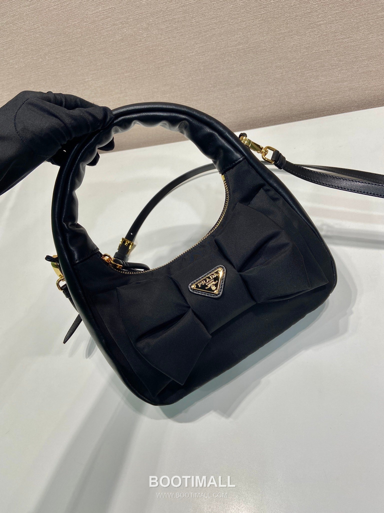 Prada Padded Nylon and Lambskin Bucket Bag with Oversize Bow Detail 프라다 패디드 나일론 램스킨 오버사이즈 보우 버킷백 1BA359 18cm 2