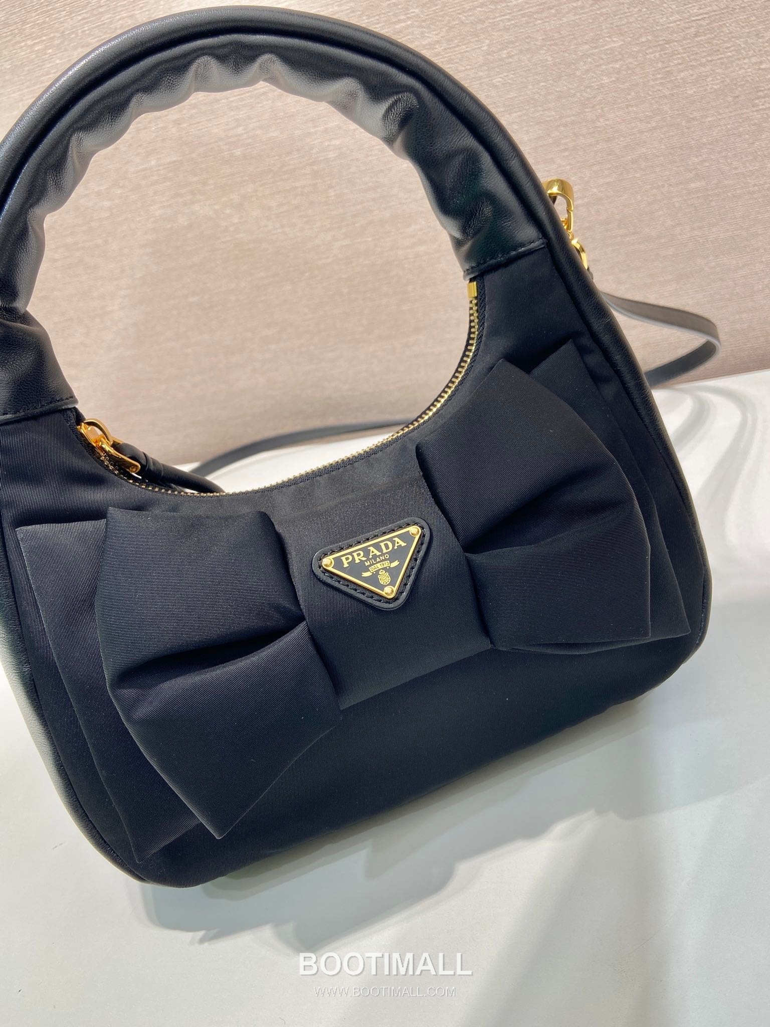 Prada Padded Nylon and Lambskin Bucket Bag with Oversize Bow Detail 프라다 패디드 나일론 램스킨 오버사이즈 보우 버킷백 1BA359 18cm 4