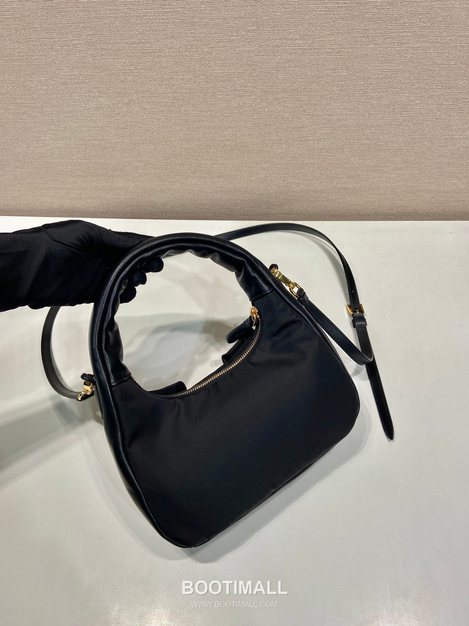 Prada Padded Nylon and Lambskin Bucket Bag with Oversize Bow Detail 프라다 패디드 나일론 램스킨 오버사이즈 보우 버킷백 1BA359 18cm 5