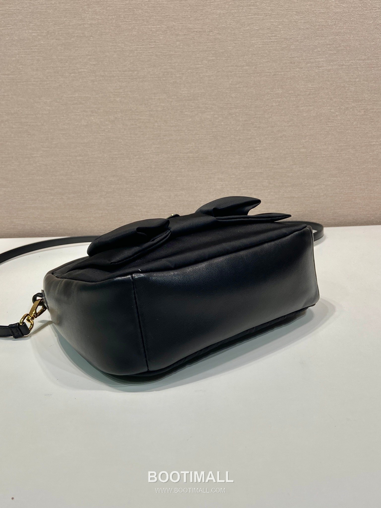 Prada Padded Nylon and Lambskin Bucket Bag with Oversize Bow Detail 프라다 패디드 나일론 램스킨 오버사이즈 보우 버킷백 1BA359 18cm 7