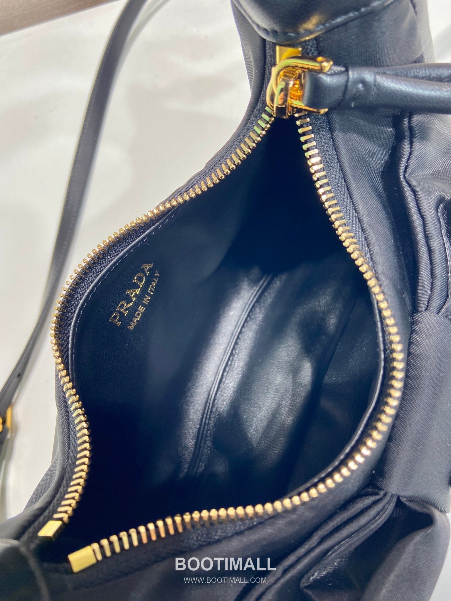 Prada Padded Nylon and Lambskin Bucket Bag with Oversize Bow Detail 프라다 패디드 나일론 램스킨 오버사이즈 보우 버킷백 1BA359 18cm 8