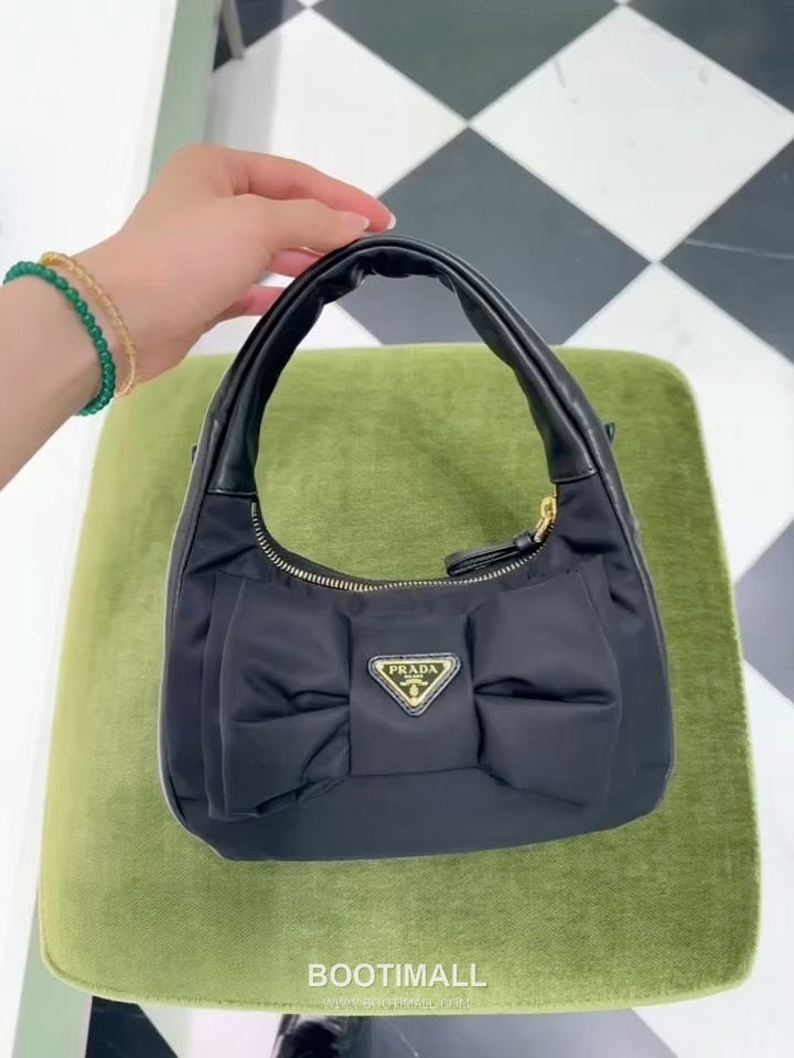 Prada Padded Nylon and Lambskin Shoulder Bag with Oversize Bow Detail 프라다 패디드 나일론 램스킨 오버사이즈 보우 숄더백 1BC242 18.5cm 11