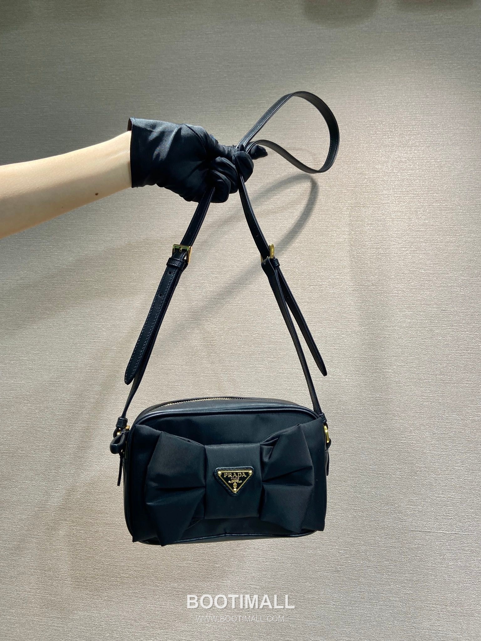 Prada Padded Nylon and Lambskin Shoulder Bag with Oversize Bow Detail 프라다 패디드 나일론 램스킨 오버사이즈 보우 숄더백 1BC242 18.5cm 12