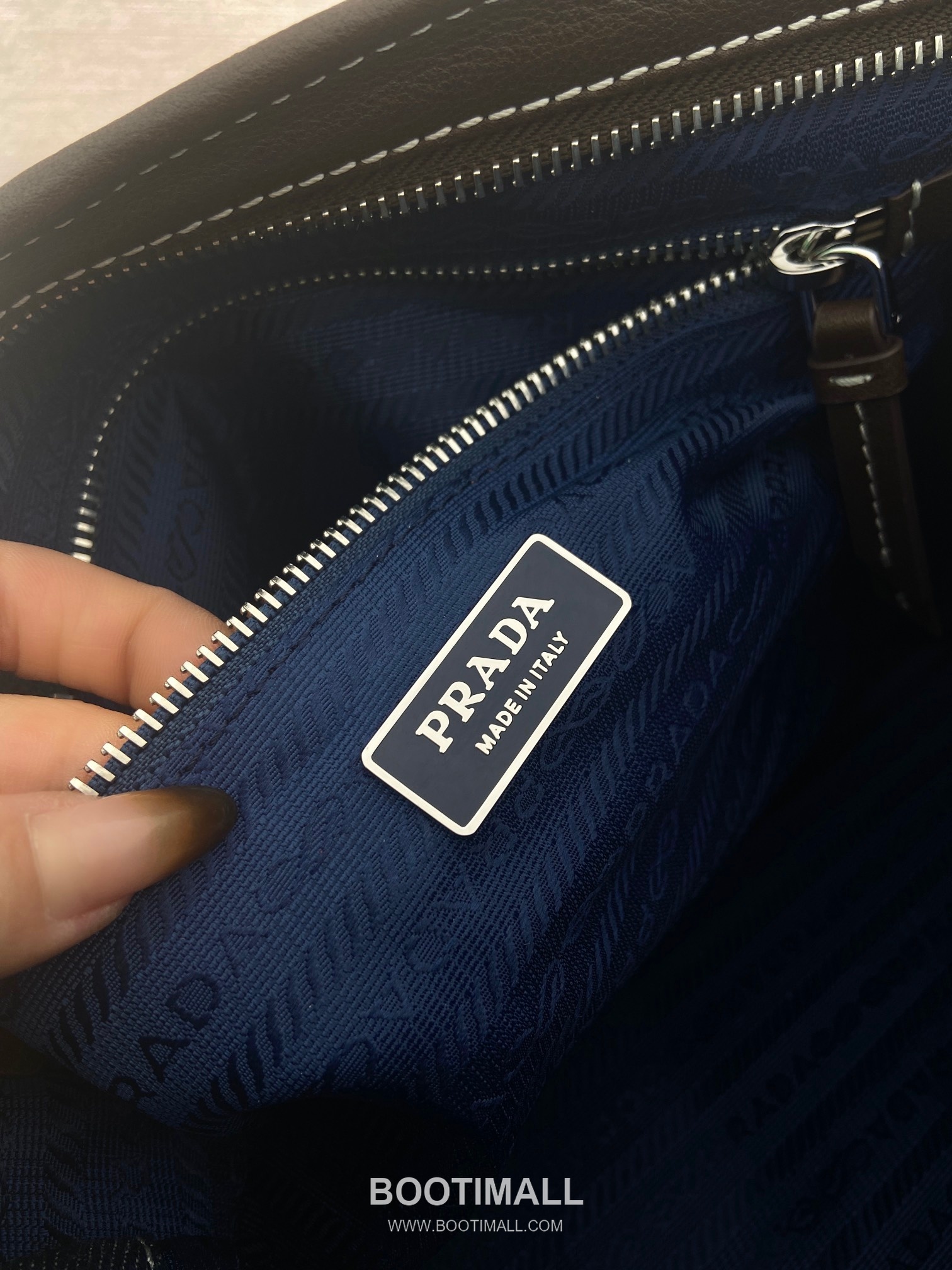 Prada Bonnie Denim Tote Bag with Calfskin Trim and Contrast Stitch Detail 프라다 보니 데님 카프스킨 트림 콘트라스트 스티치 토트백 1BA433 38cm 9