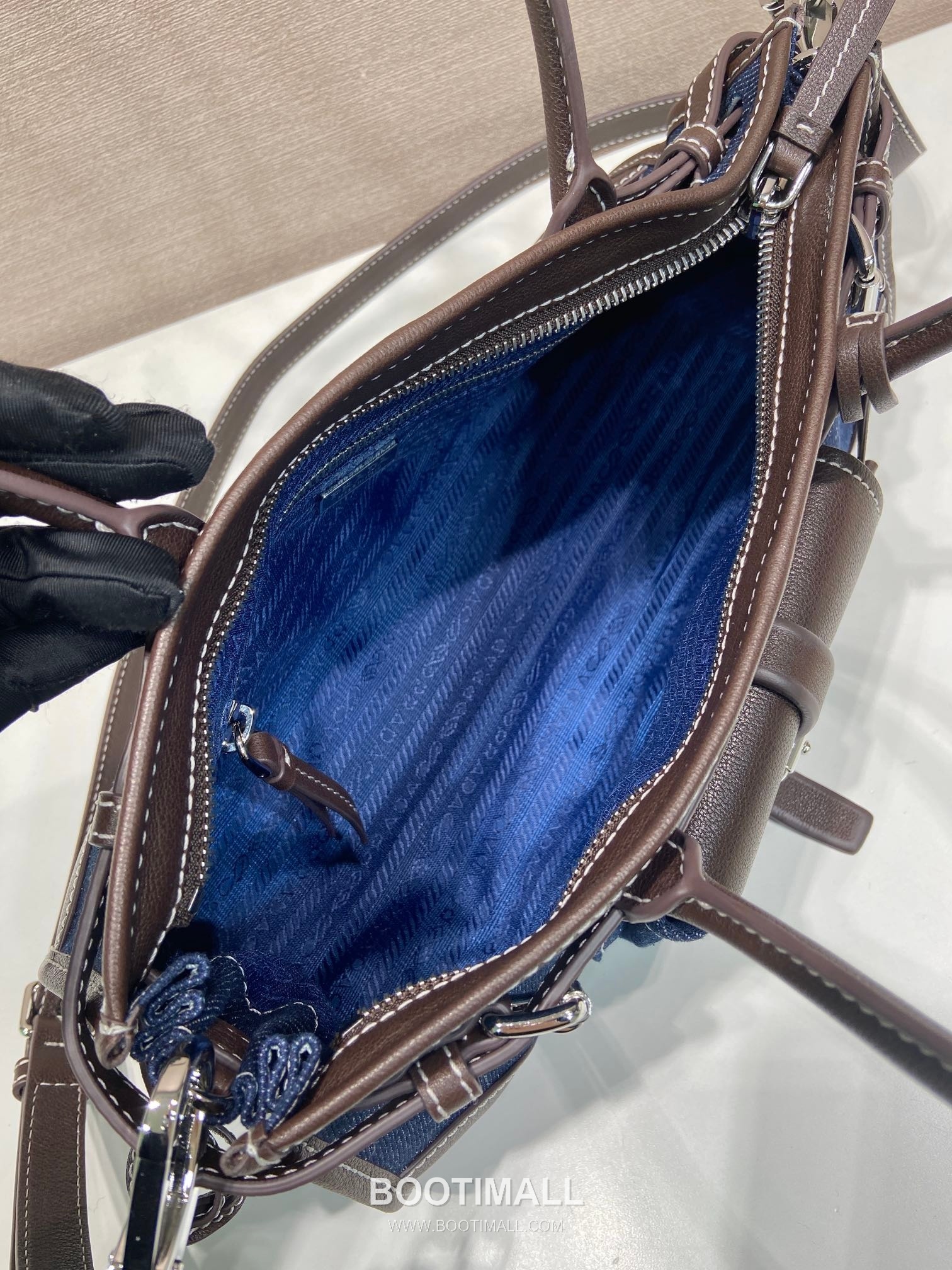 Prada Bonnie Denim Tote Bag with Calfskin Trim and Contrast Stitch Detail 프라다 보니 데님 카프스킨 트림 콘트라스트 스티치 토트백 1BA426 32cm 8