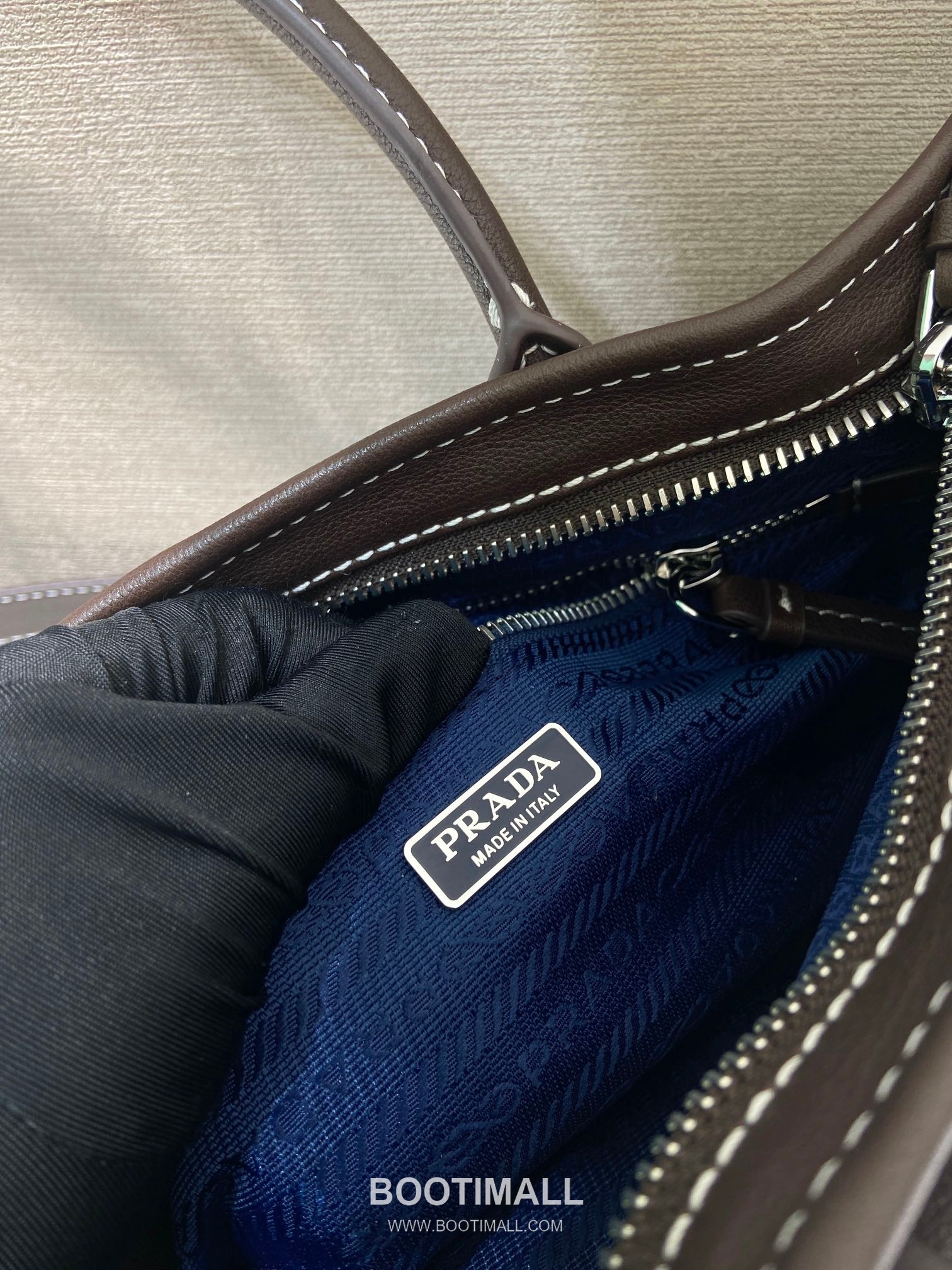 Prada Bonnie Denim Tote Bag with Calfskin Trim and Contrast Stitch Detail 프라다 보니 데님 카프스킨 트림 콘트라스트 스티치 토트백 1BA426 32cm 9