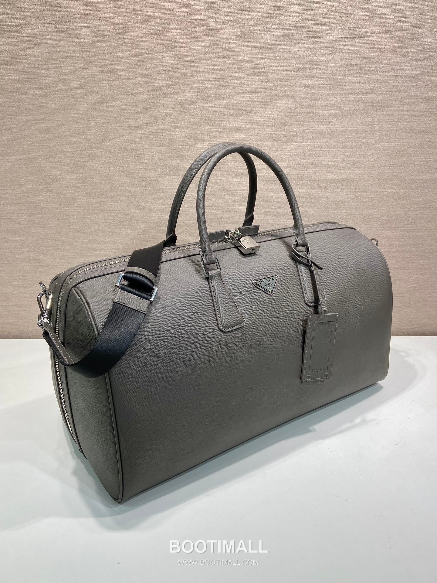 Prada Saffiano Leather Travel Duffle Bag with Wrap Zip and Metal Lock Detail 프라다 사피아노 레더 랩지퍼 메탈락 더플백 2VC018 50cm 3