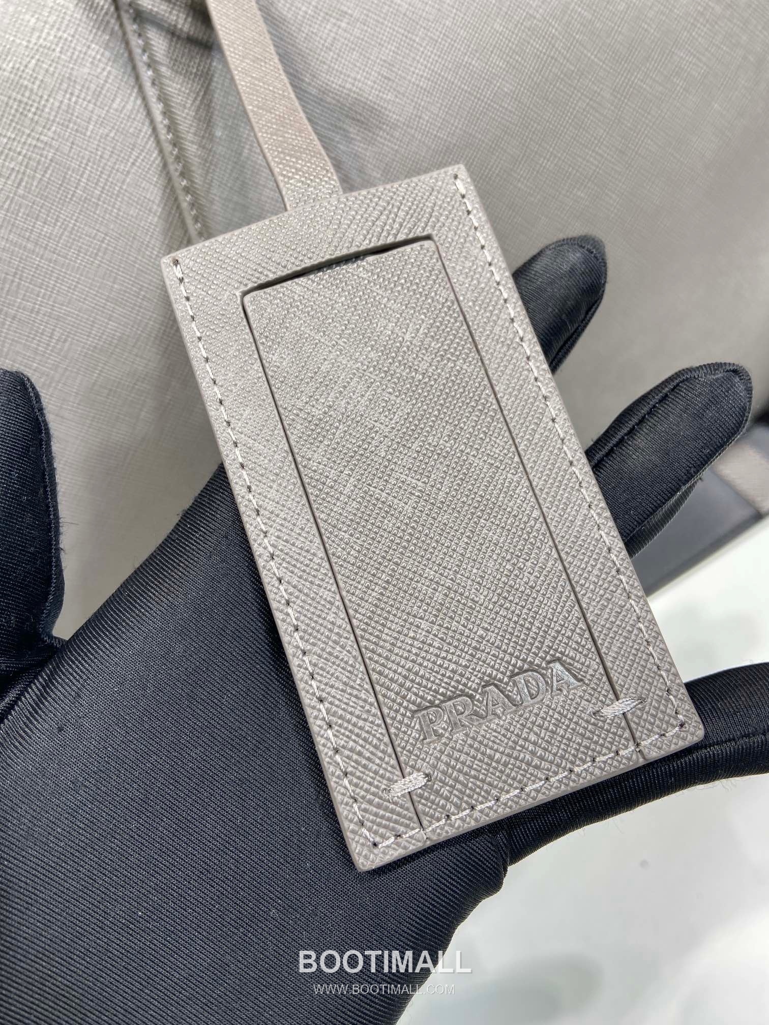 Prada Saffiano Leather Travel Duffle Bag with Wrap Zip and Metal Lock Detail 프라다 사피아노 레더 랩지퍼 메탈락 더플백 2VC018 50cm 6