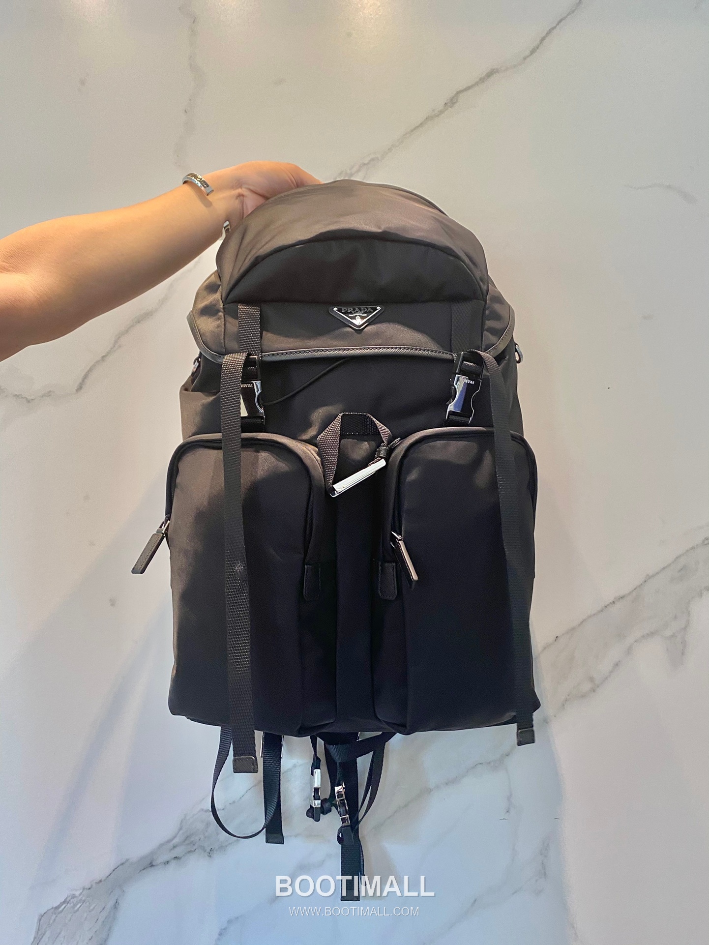 Prada Nylon Backpack with Flap Buckle and Multi Pocket Detail 프라다 나일론 플랩 버클 멀티포켓 백팩 2VZ019 32cm 1