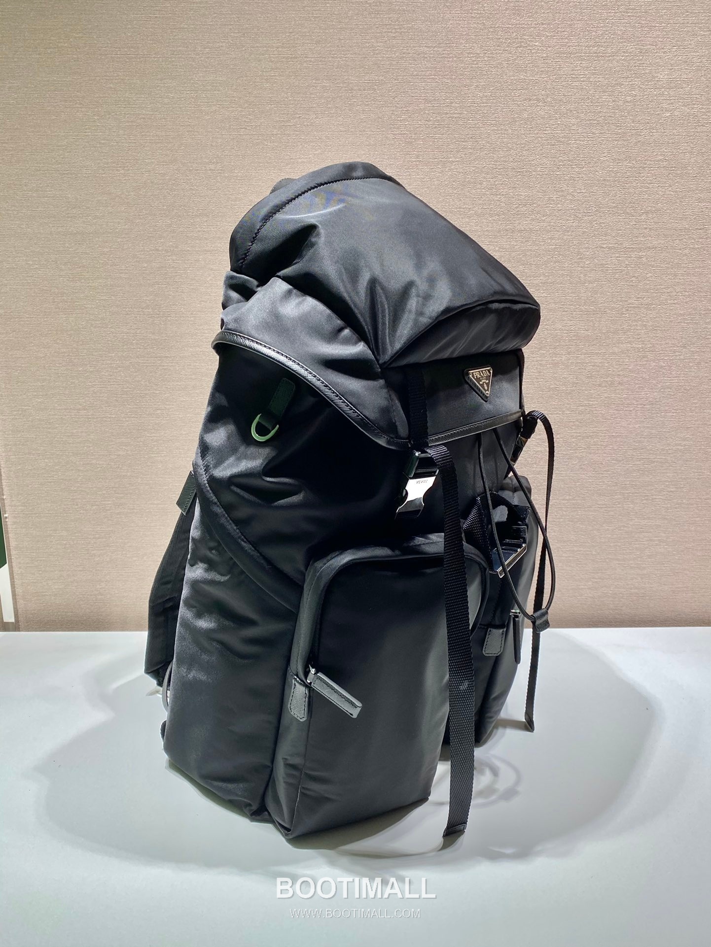 Prada Nylon Backpack with Flap Buckle and Multi Pocket Detail 프라다 나일론 플랩 버클 멀티포켓 백팩 2VZ019 32cm 4