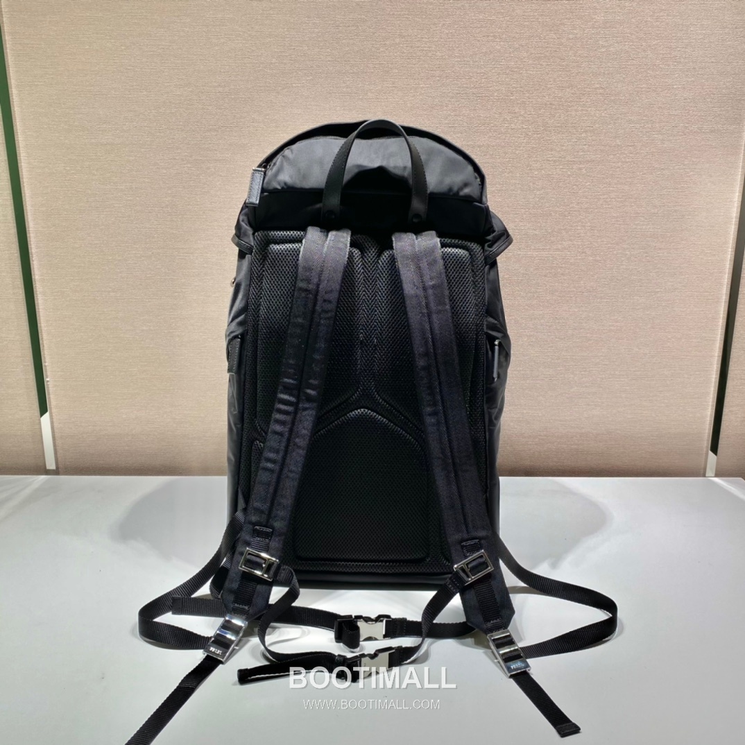 Prada Nylon Backpack with Flap Buckle and Multi Pocket Detail 프라다 나일론 플랩 버클 멀티포켓 백팩 2VZ019 32cm 6