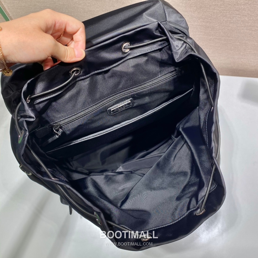 Prada Nylon Backpack with Flap Buckle and Multi Pocket Detail 프라다 나일론 플랩 버클 멀티포켓 백팩 2VZ019 32cm 8