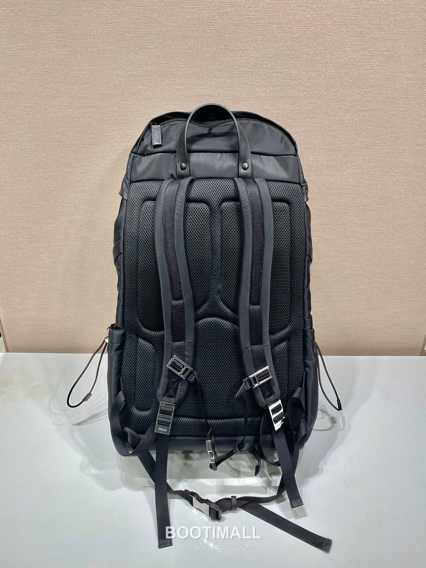 Prada Re-Nylon Backpack with Saffiano Leather Trim and Multi Pocket Detail 프라다 리나일론 사피아노 트림 멀티포켓 백팩 2VZ090 32cm 3
