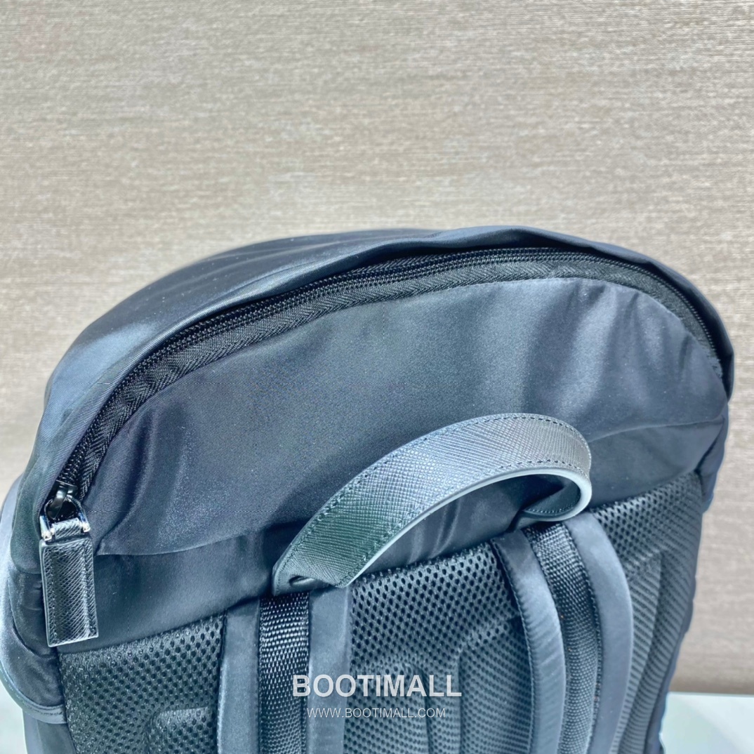 Prada Re-Nylon Backpack with Saffiano Leather Trim and Multi Pocket Detail 프라다 리나일론 사피아노 트림 멀티포켓 백팩 2VZ090 32cm 7